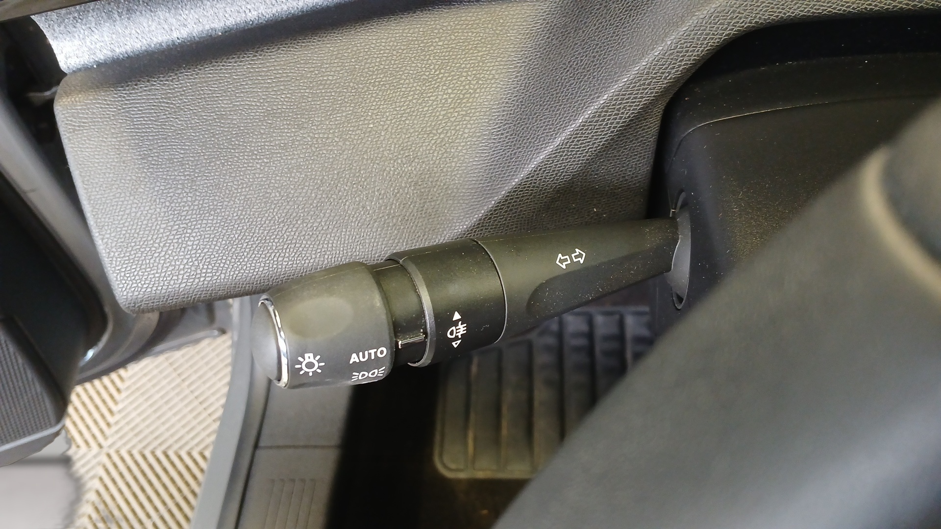 Photo 15 du véhicule PEUGEOT 308