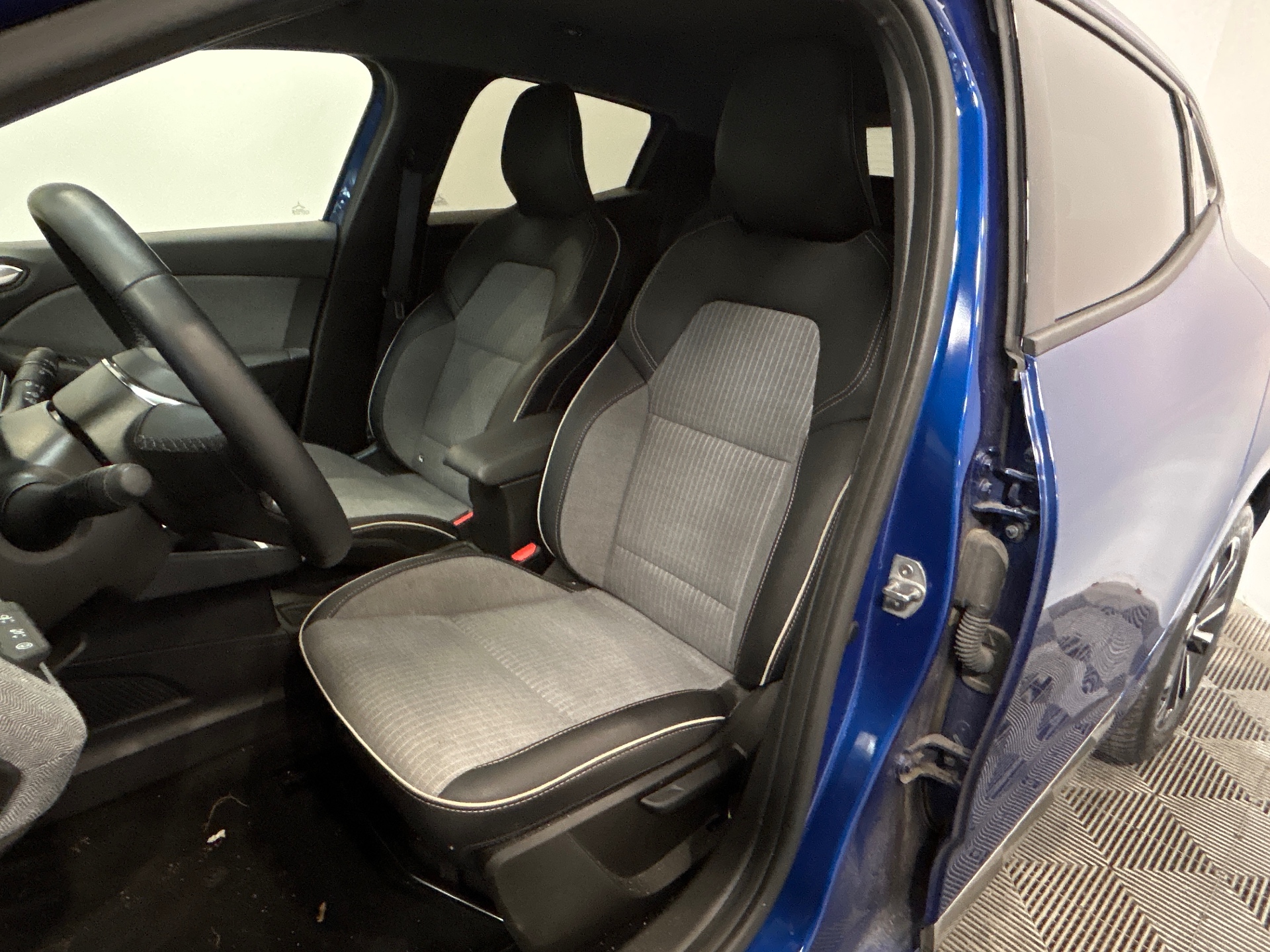 Photo 7 du véhicule RENAULT CLIO V