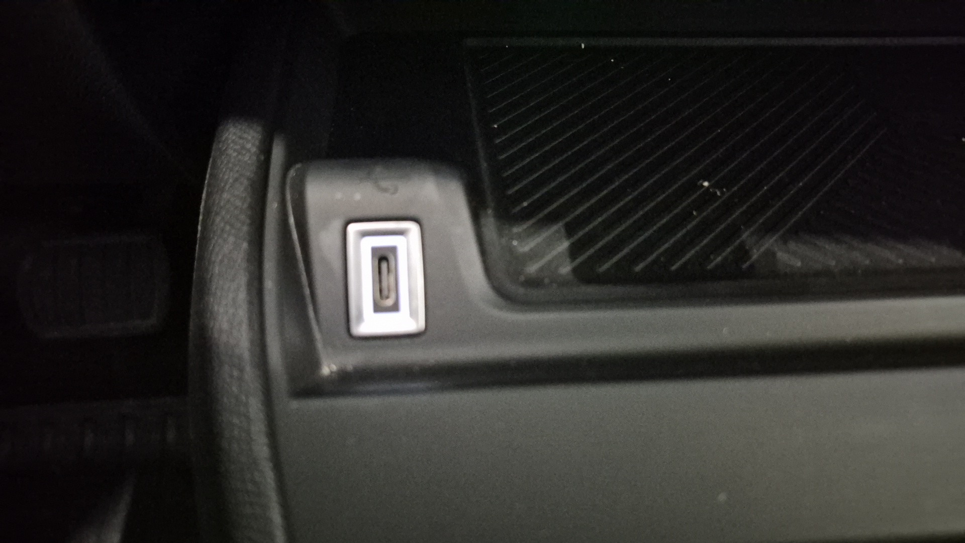 Photo 17 du véhicule CITROEN C4