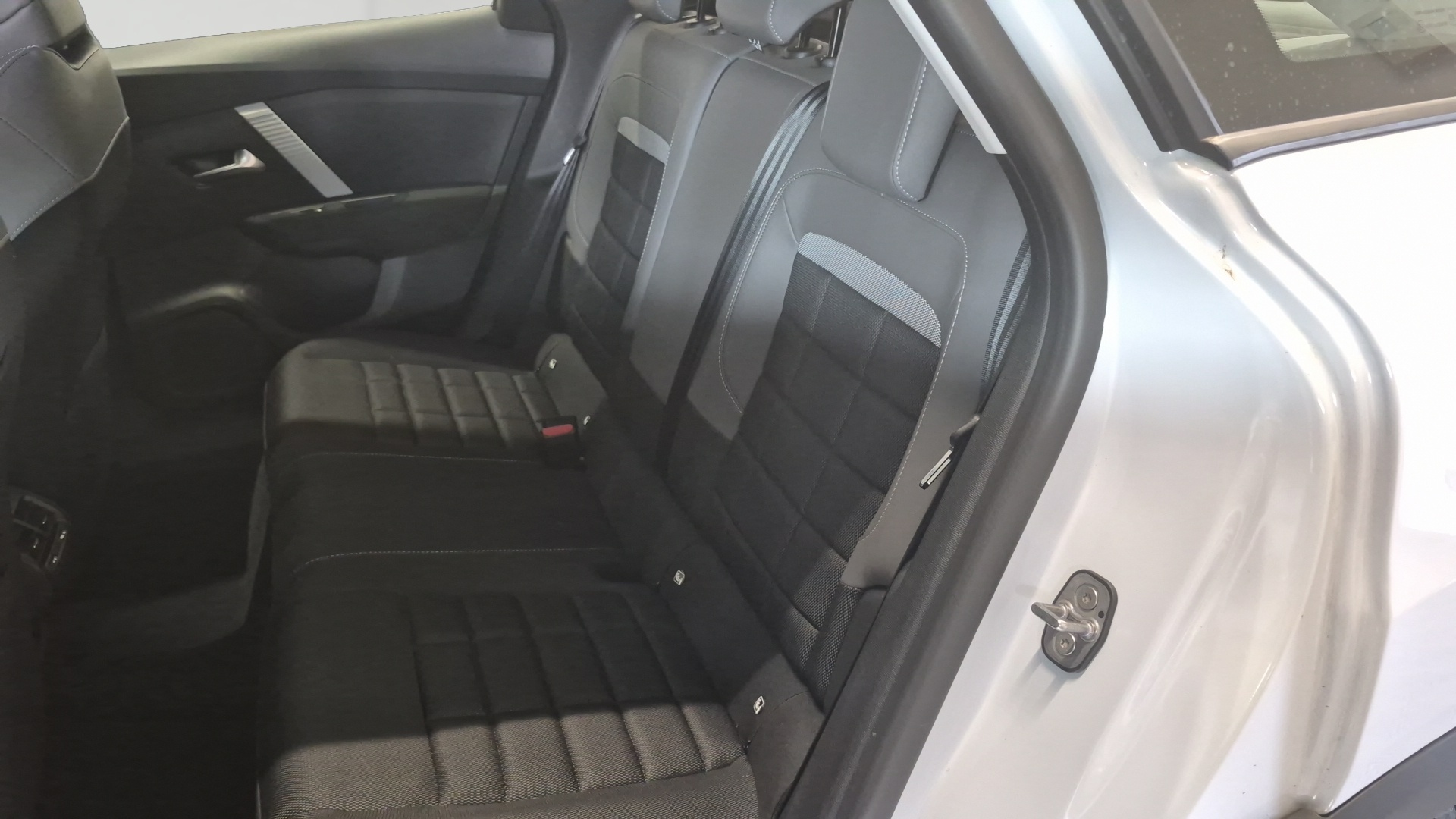 Photo 10 du véhicule CITROEN C4