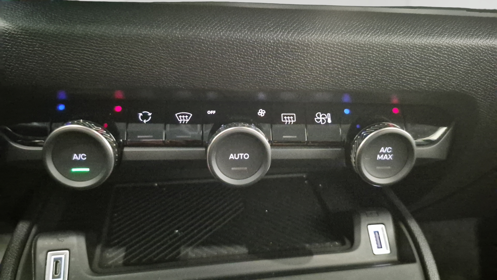 Photo 20 du véhicule CITROEN C4