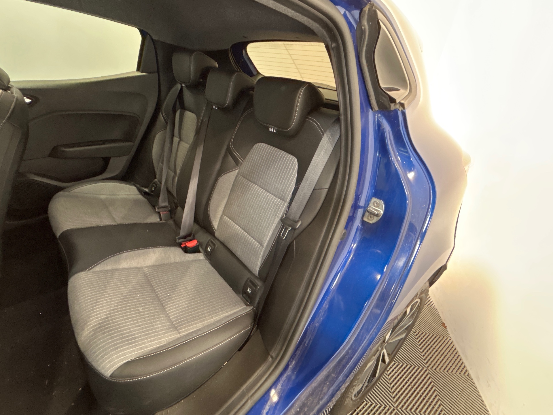 Photo 8 du véhicule RENAULT CLIO V