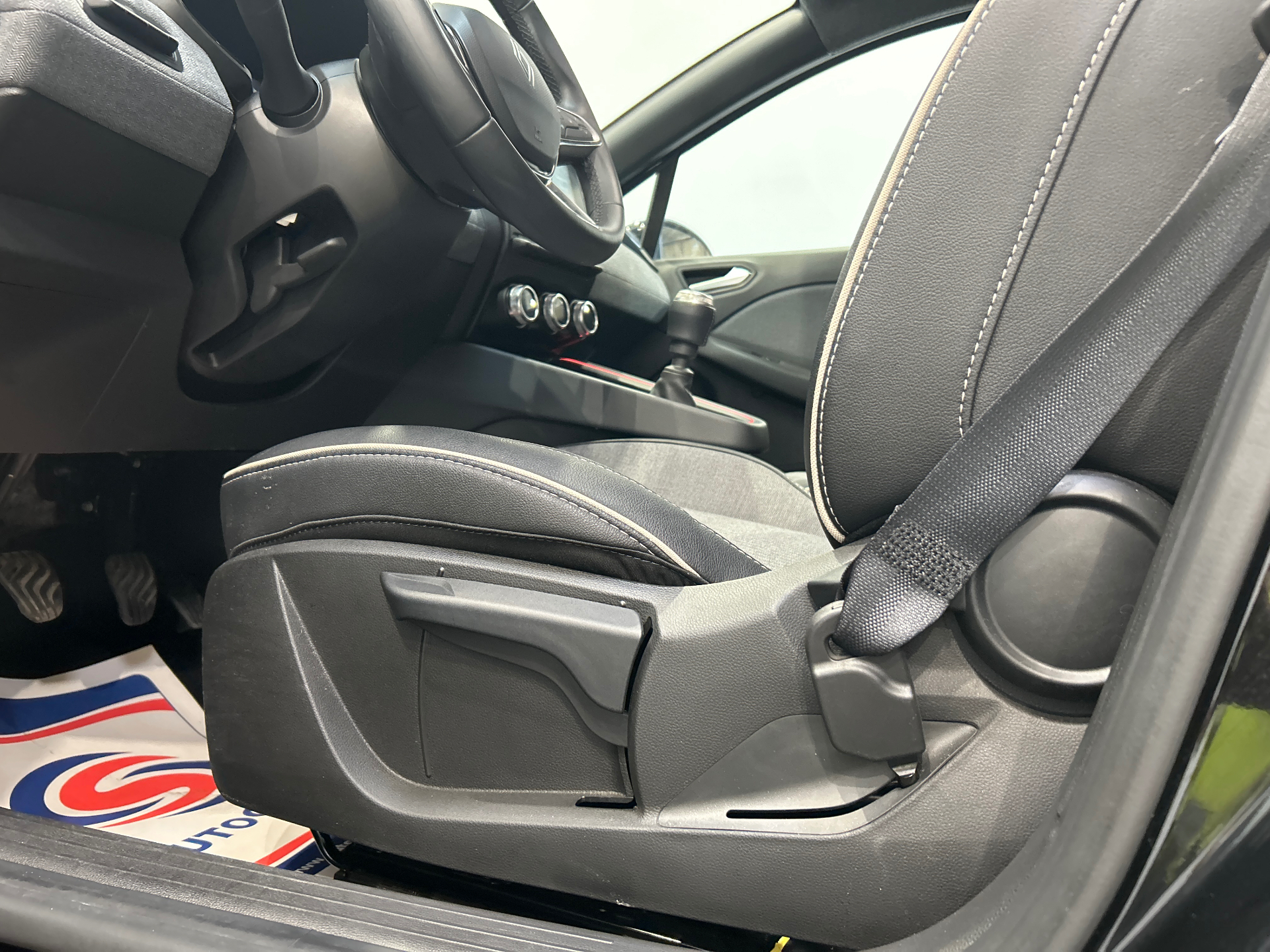Photo 30 du véhicule RENAULT CLIO V