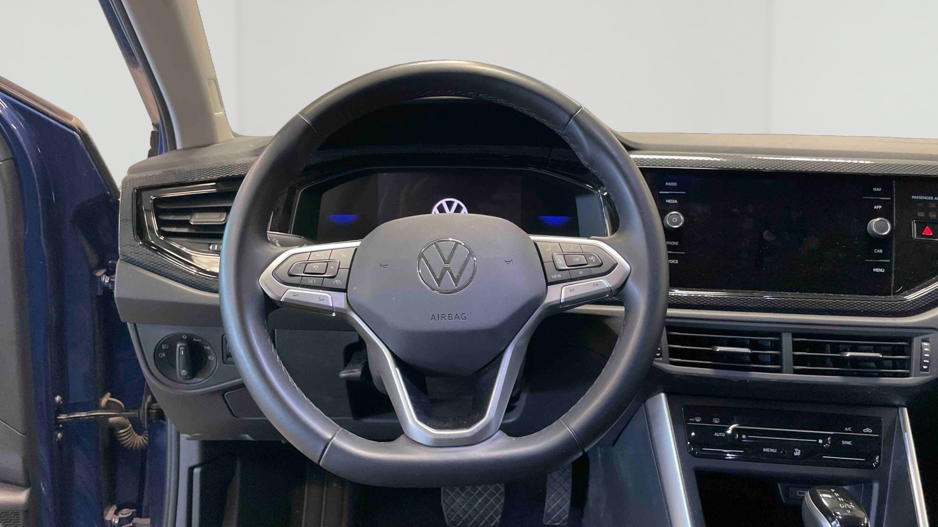 Photo 7 du véhicule VOLKSWAGEN TAIGO