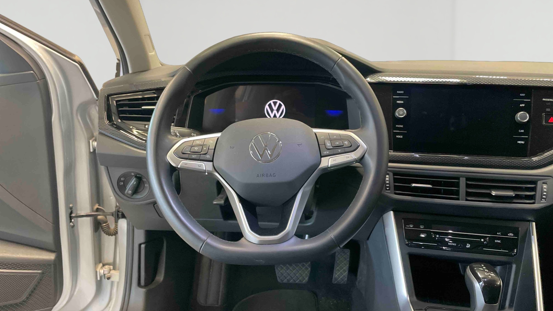 Photo 6 du véhicule VOLKSWAGEN TAIGO