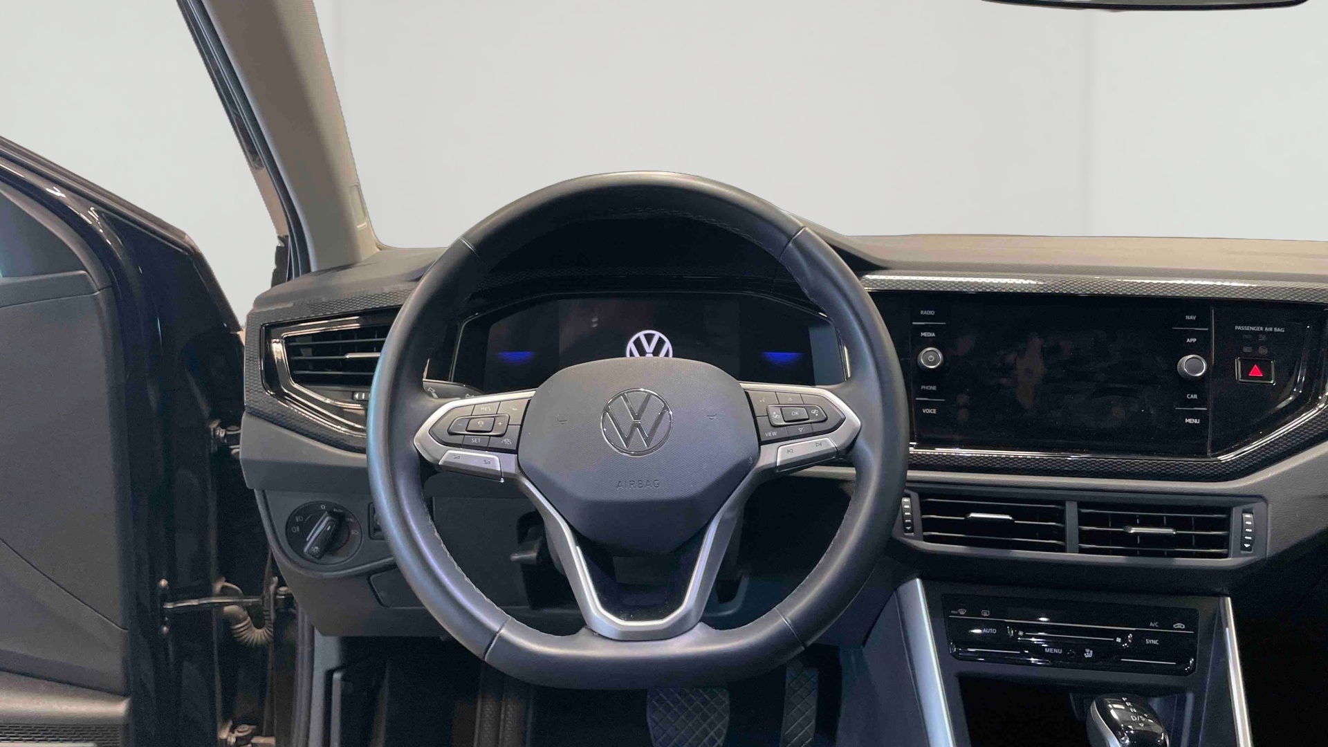 Photo 6 du véhicule VOLKSWAGEN TAIGO
