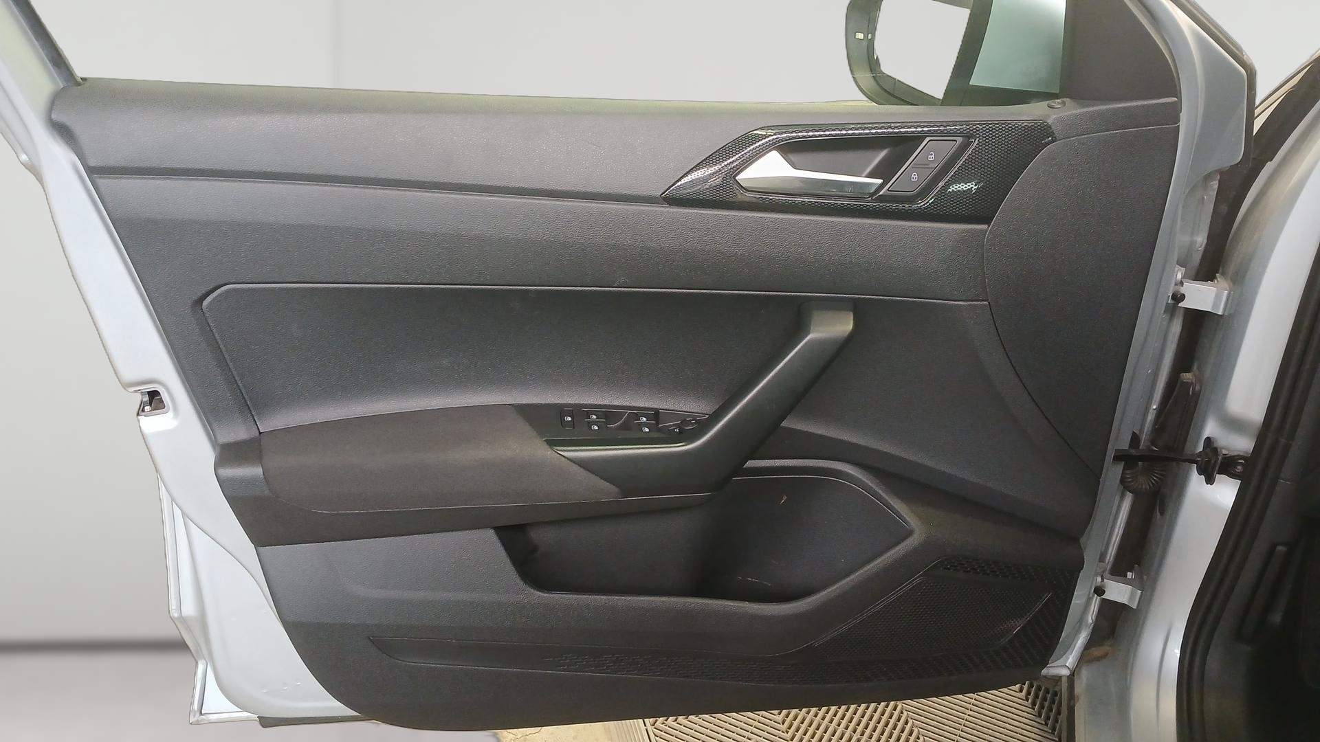 Photo 7 du véhicule VOLKSWAGEN TAIGO