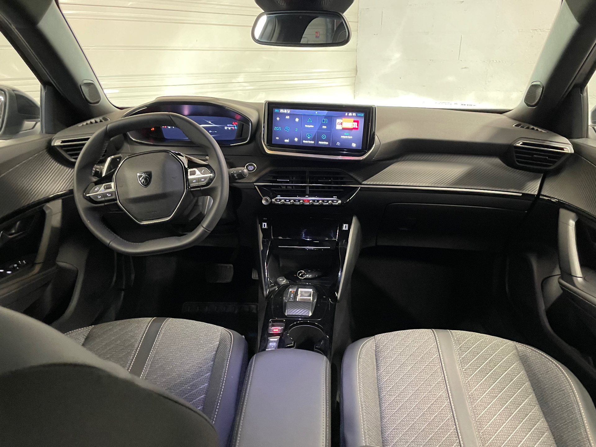 Photo 30 du véhicule PEUGEOT 2008