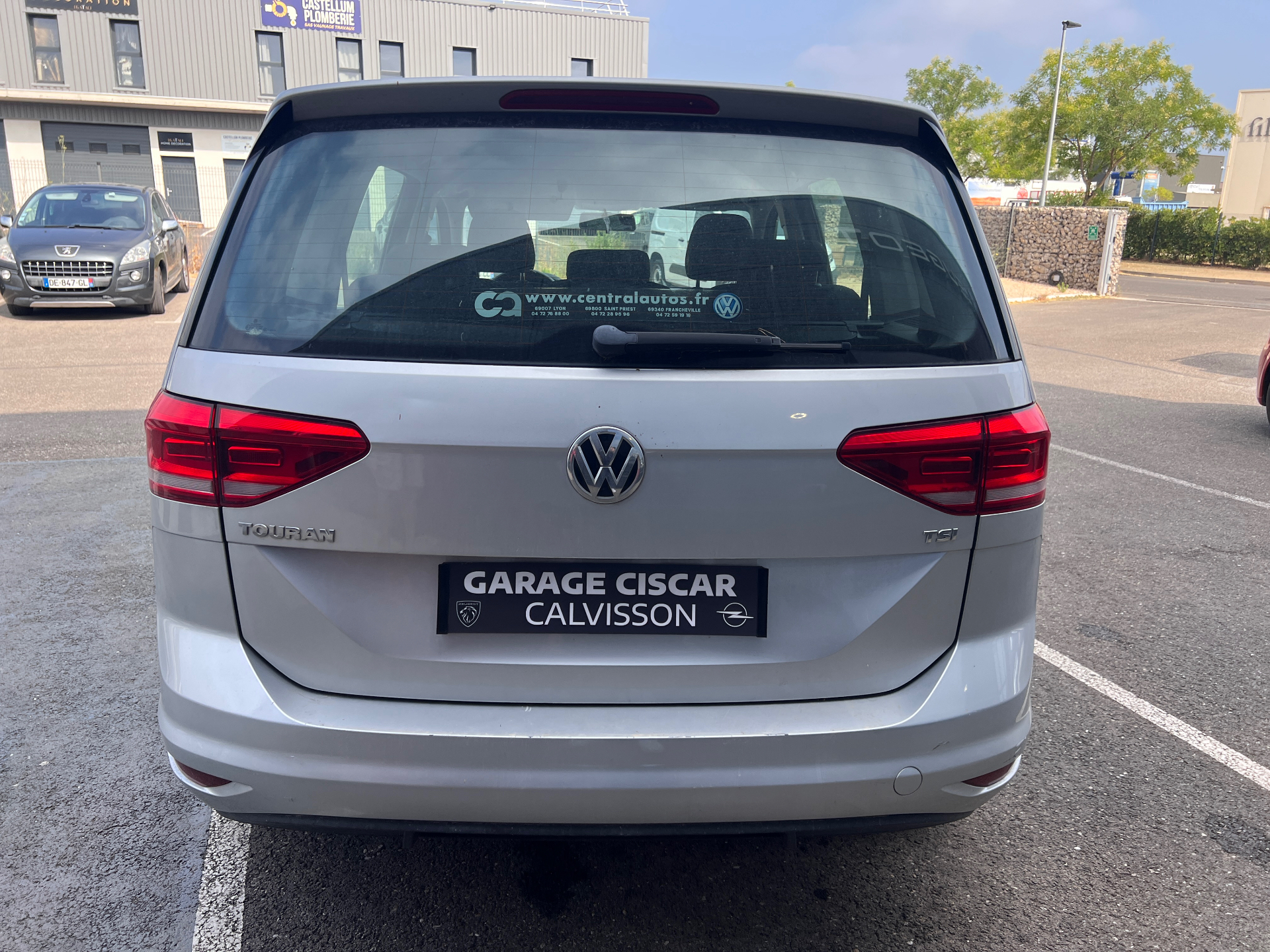 VOLKSWAGEN TOURAN 2015 — photo 9