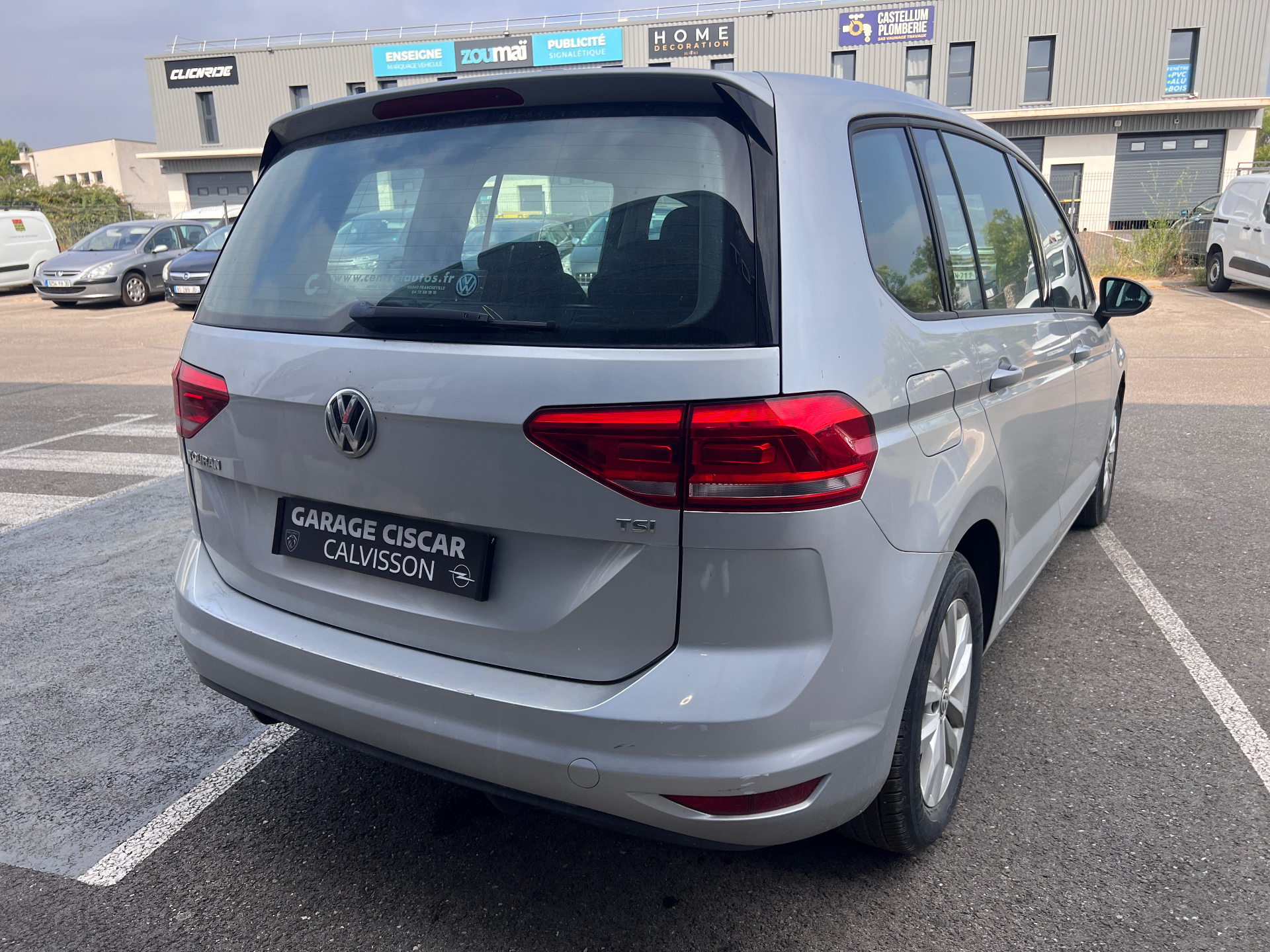 VOLKSWAGEN TOURAN 2015 — photo 8