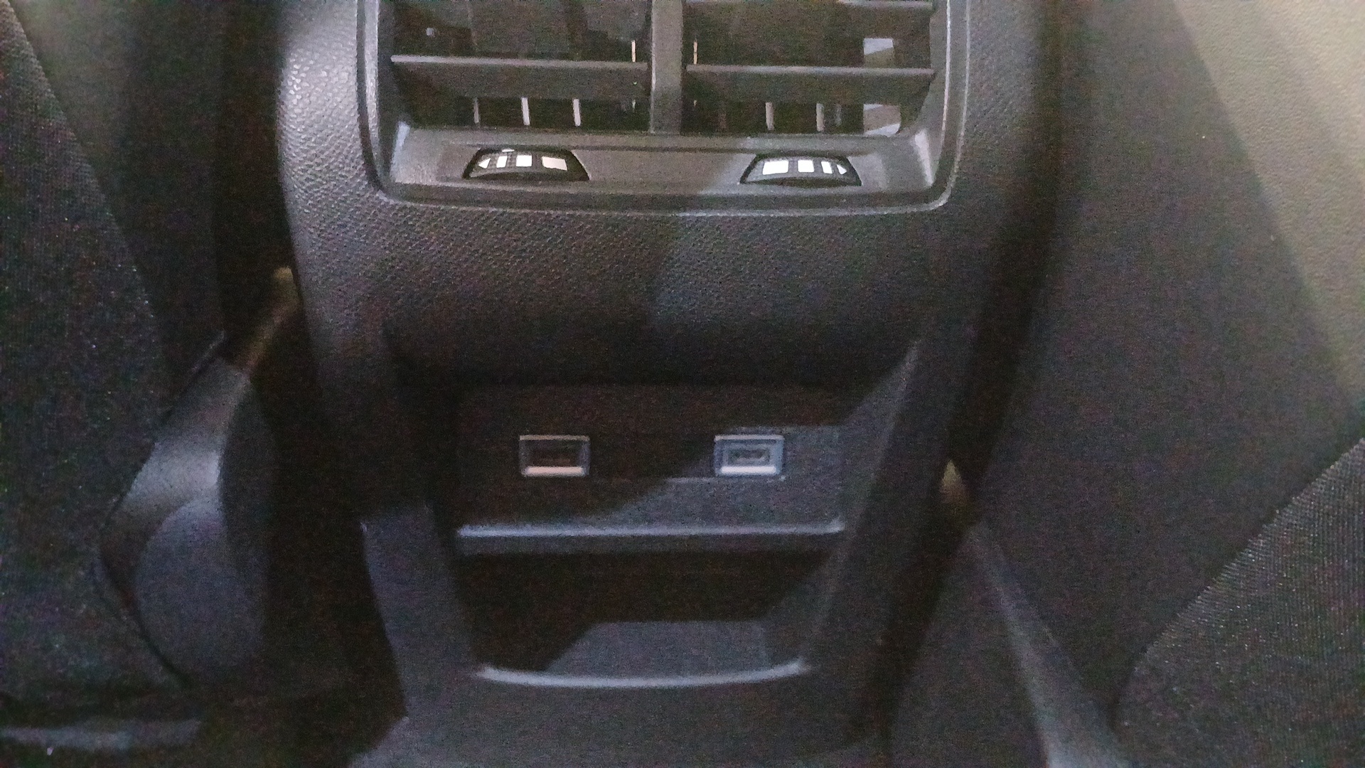 Photo 27 du véhicule PEUGEOT 308