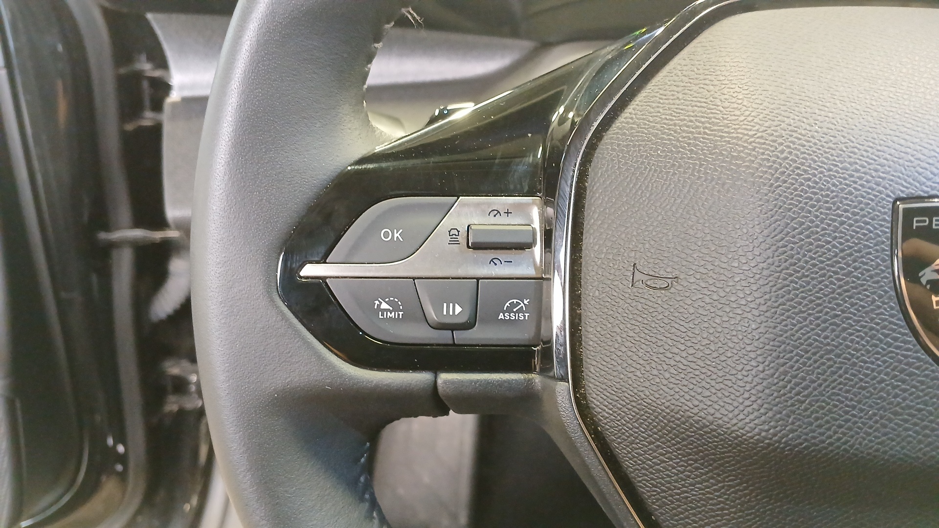 Photo 12 du véhicule PEUGEOT 308