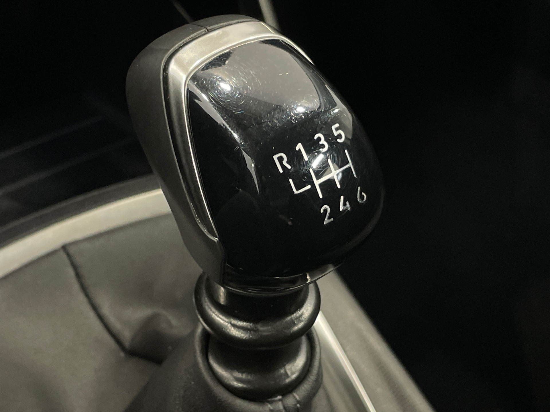 Photo 18 du véhicule PEUGEOT 208