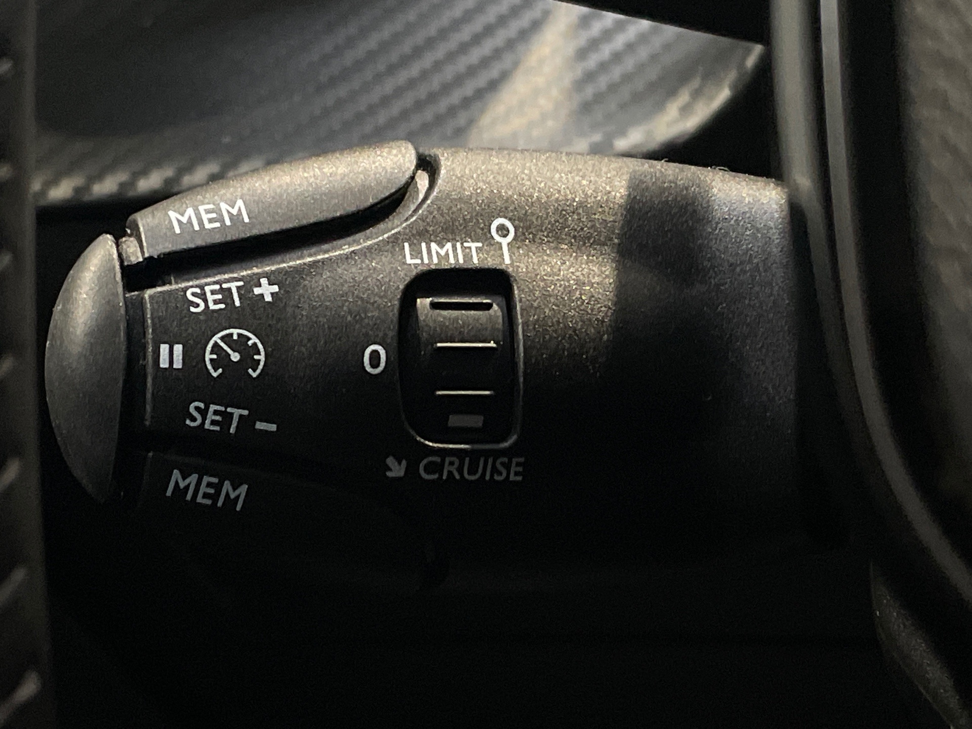 Photo 28 du véhicule PEUGEOT 208