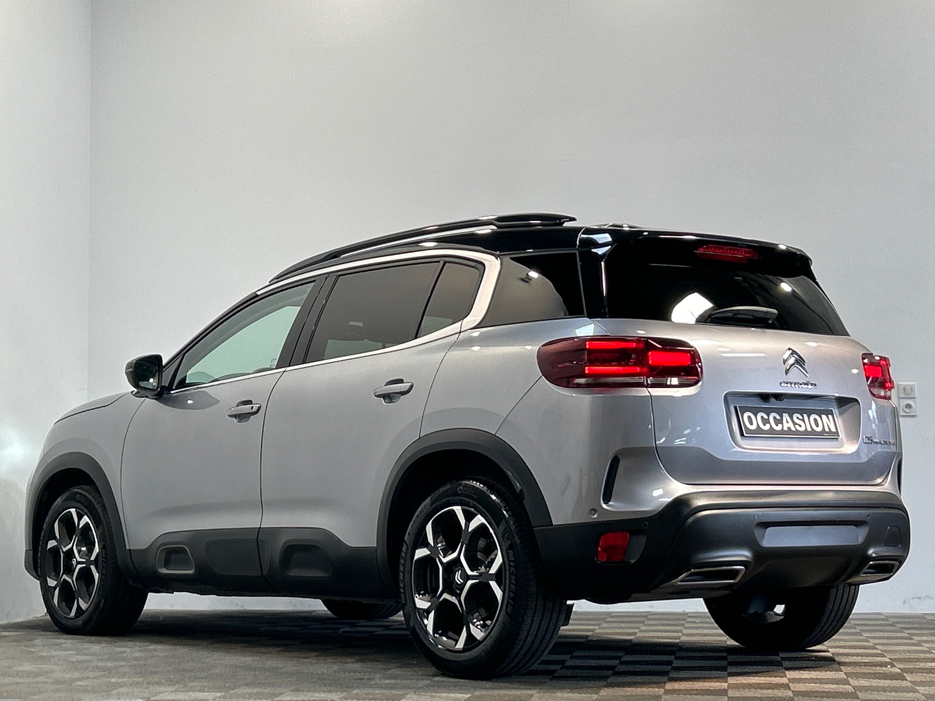 Photo 4 du véhicule CITROEN C5 AIRCROSS