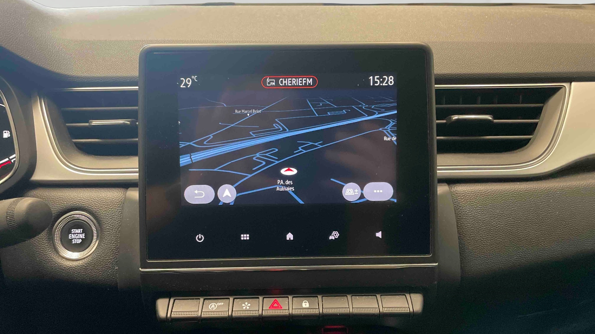Photo 11 du véhicule RENAULT CAPTUR