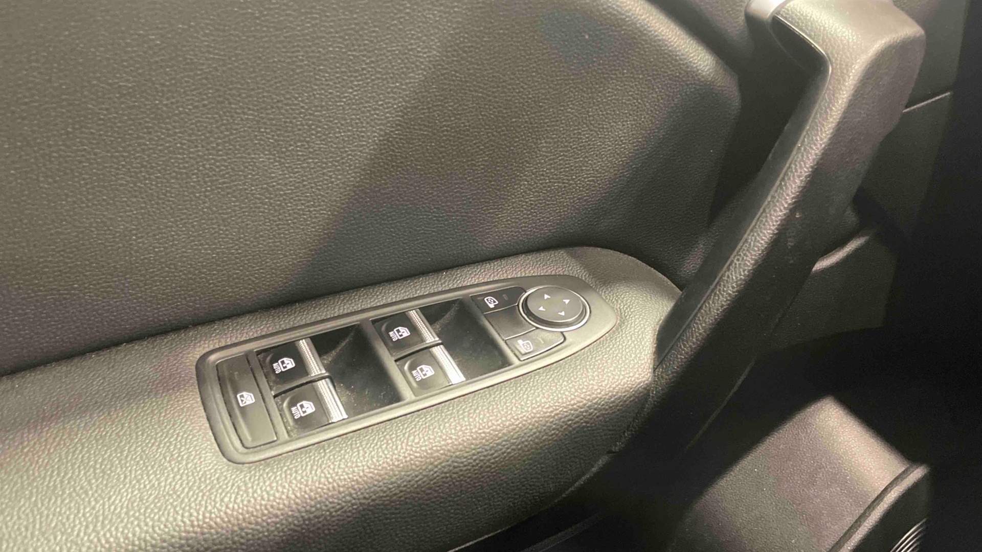 Photo 18 du véhicule RENAULT CAPTUR