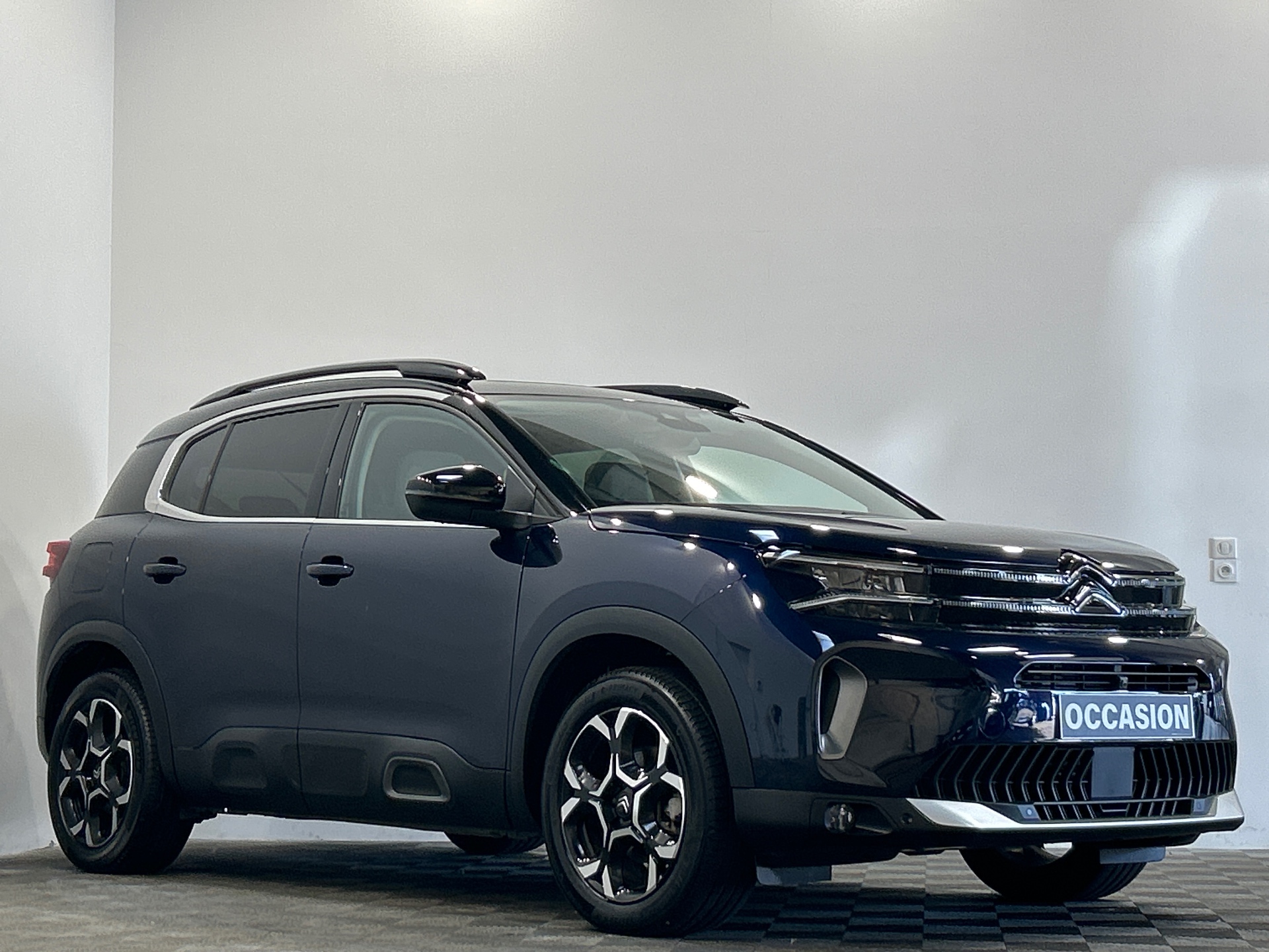 Photo 2 du véhicule CITROEN C5 AIRCROSS