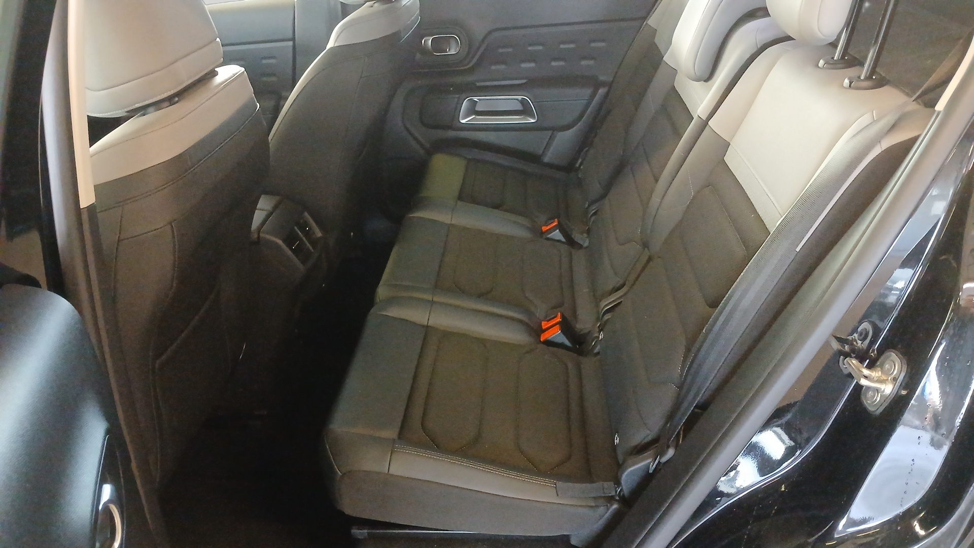 Photo 10 du véhicule CITROEN C5 AIRCROSS