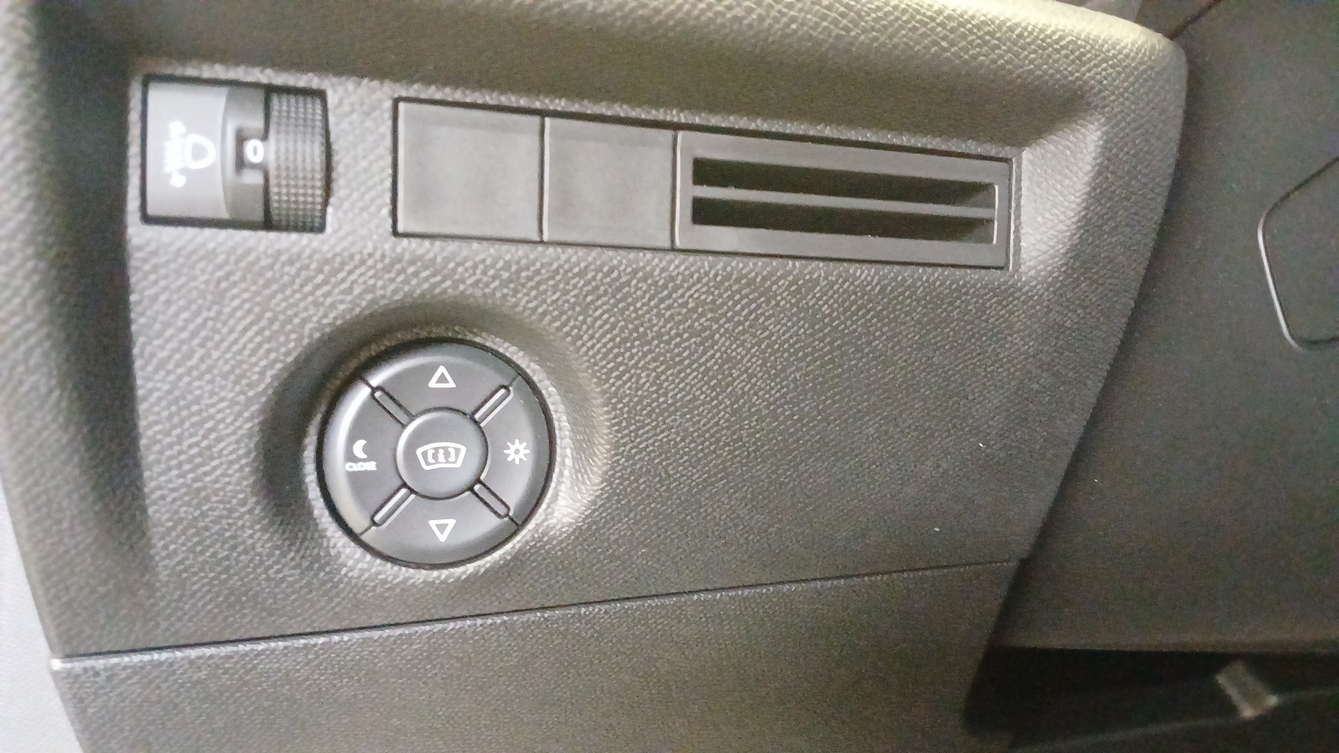 Photo 11 du véhicule CITROEN C4