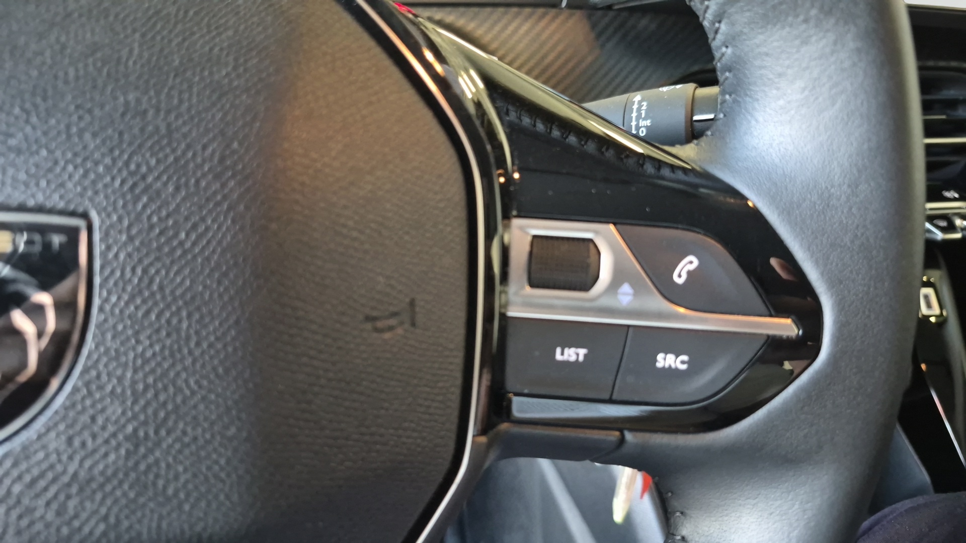 Photo 20 du véhicule PEUGEOT 208
