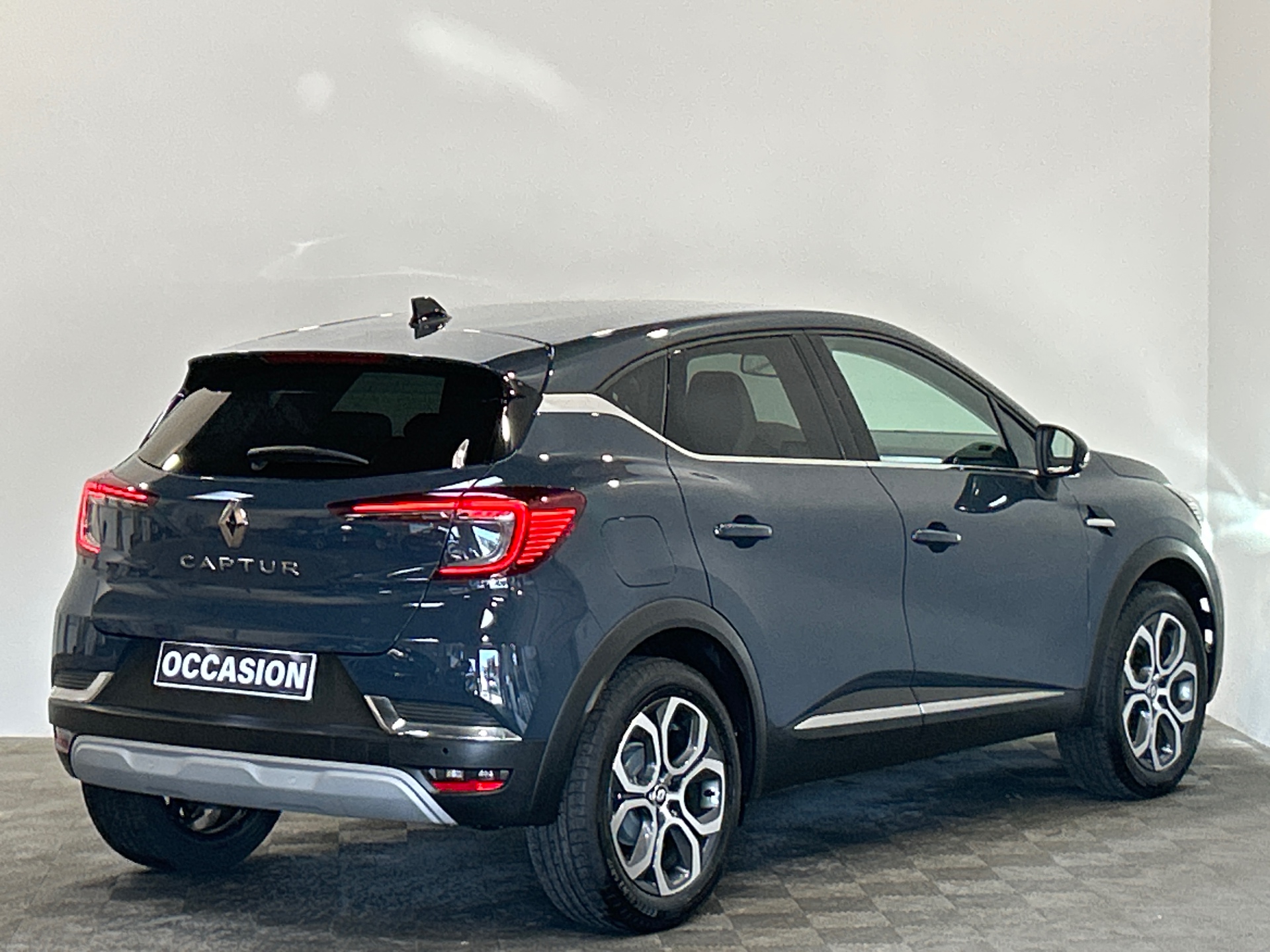 Photo 4 du véhicule RENAULT CAPTUR