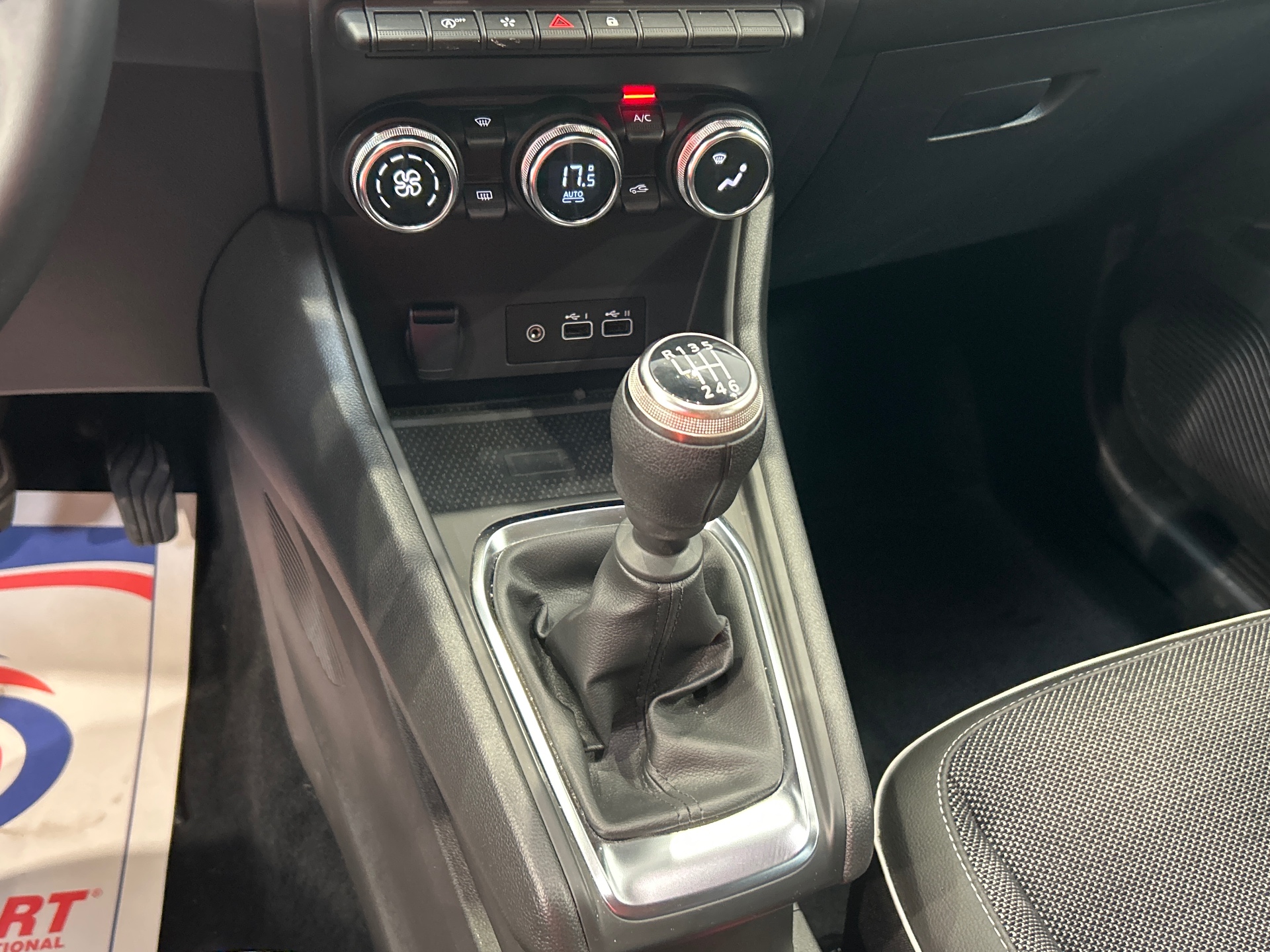 Photo 16 du véhicule RENAULT CAPTUR