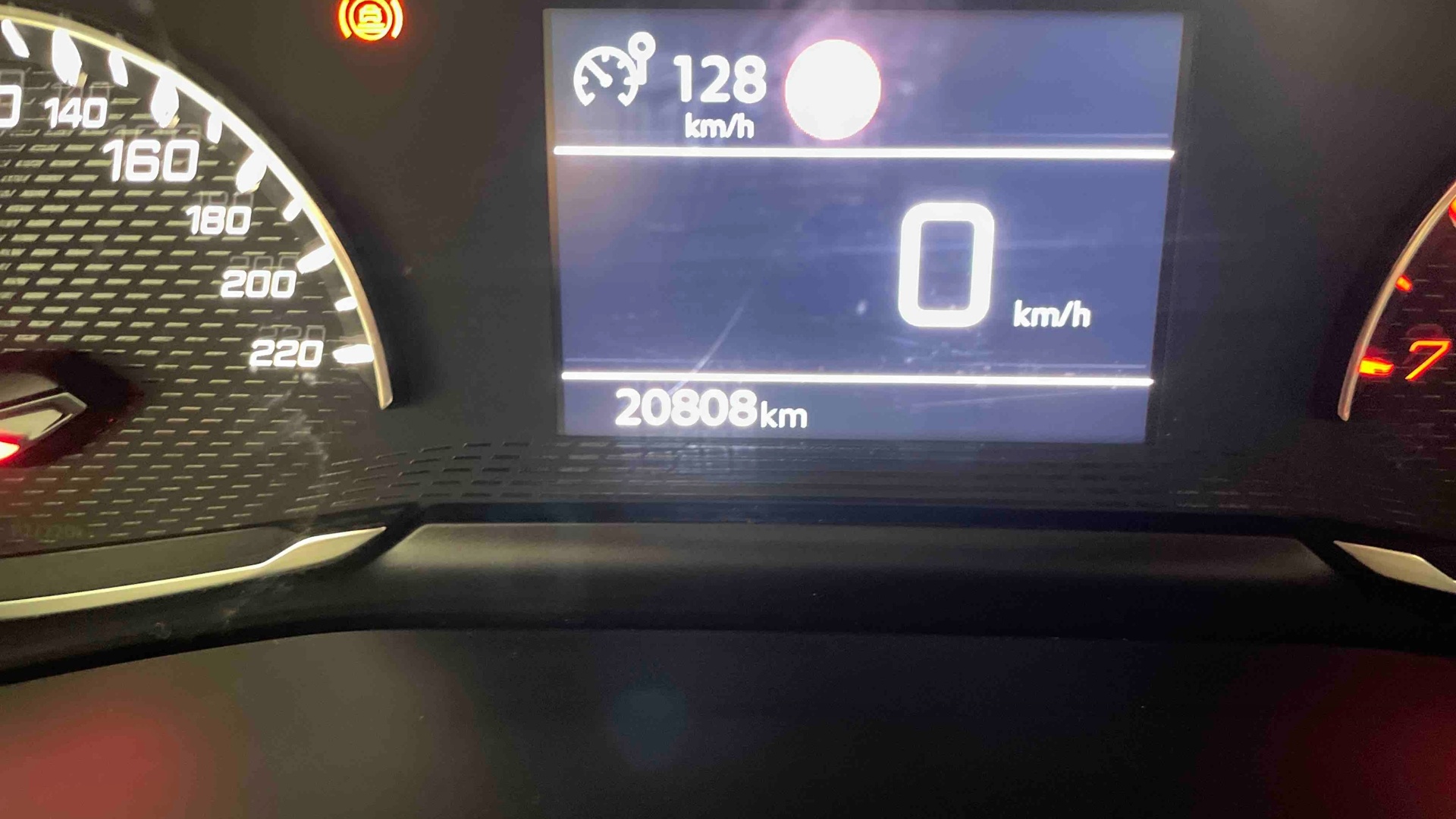 Photo 20 du véhicule PEUGEOT 208