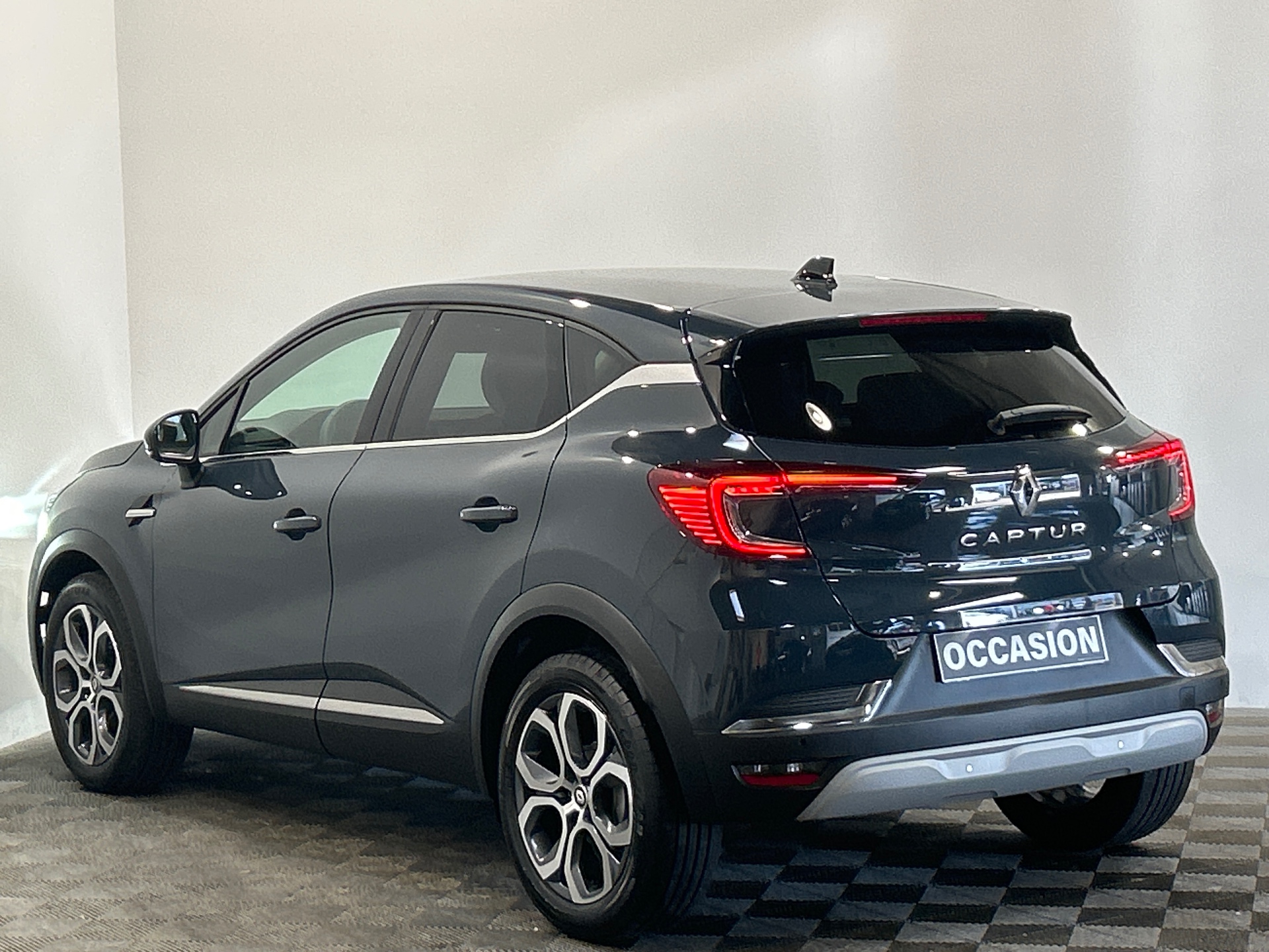 Photo 3 du véhicule RENAULT CAPTUR
