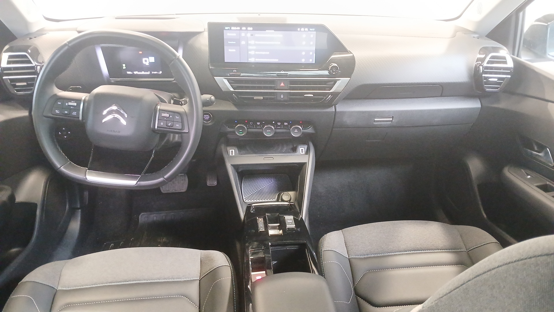 Photo 27 du véhicule CITROEN C4