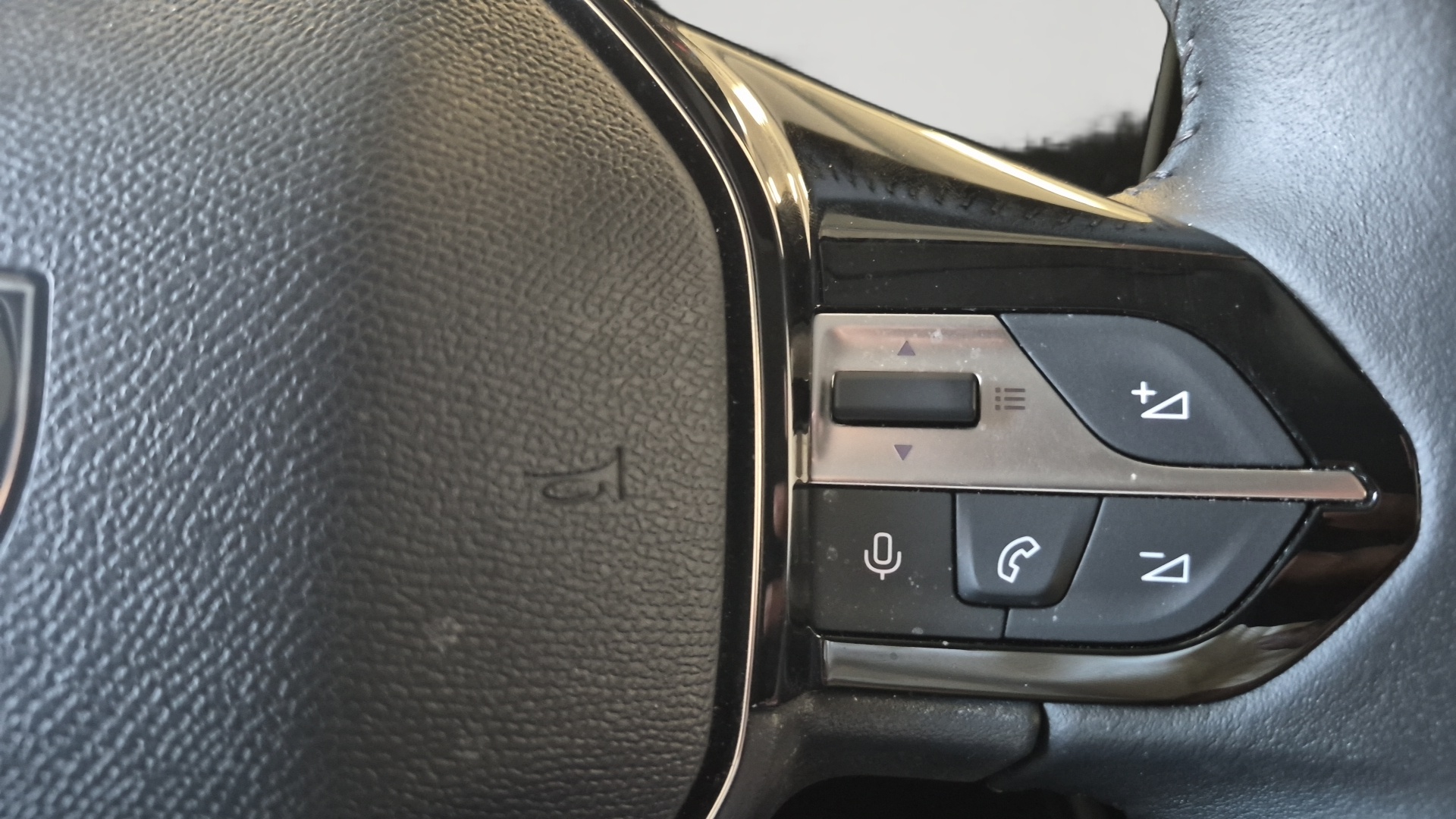 Photo 18 du véhicule PEUGEOT 308