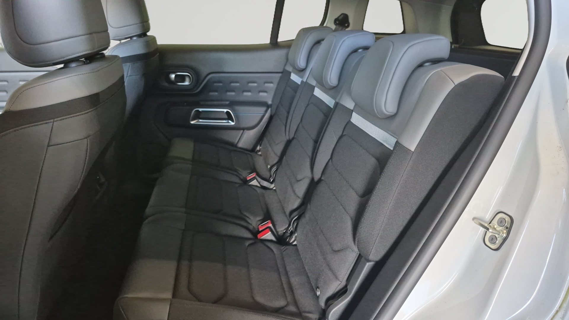 Photo 10 du véhicule CITROEN C5 AIRCROSS