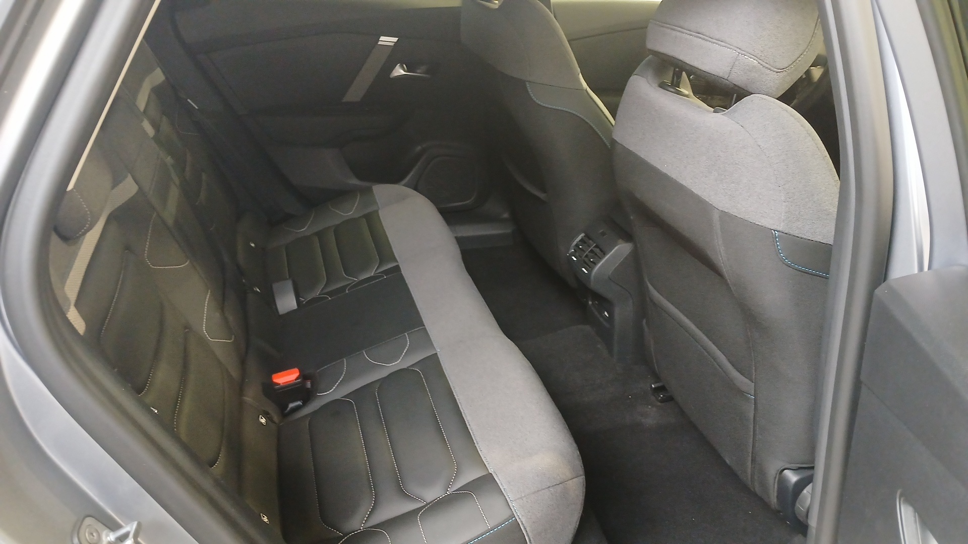 Photo 9 du véhicule CITROEN C4