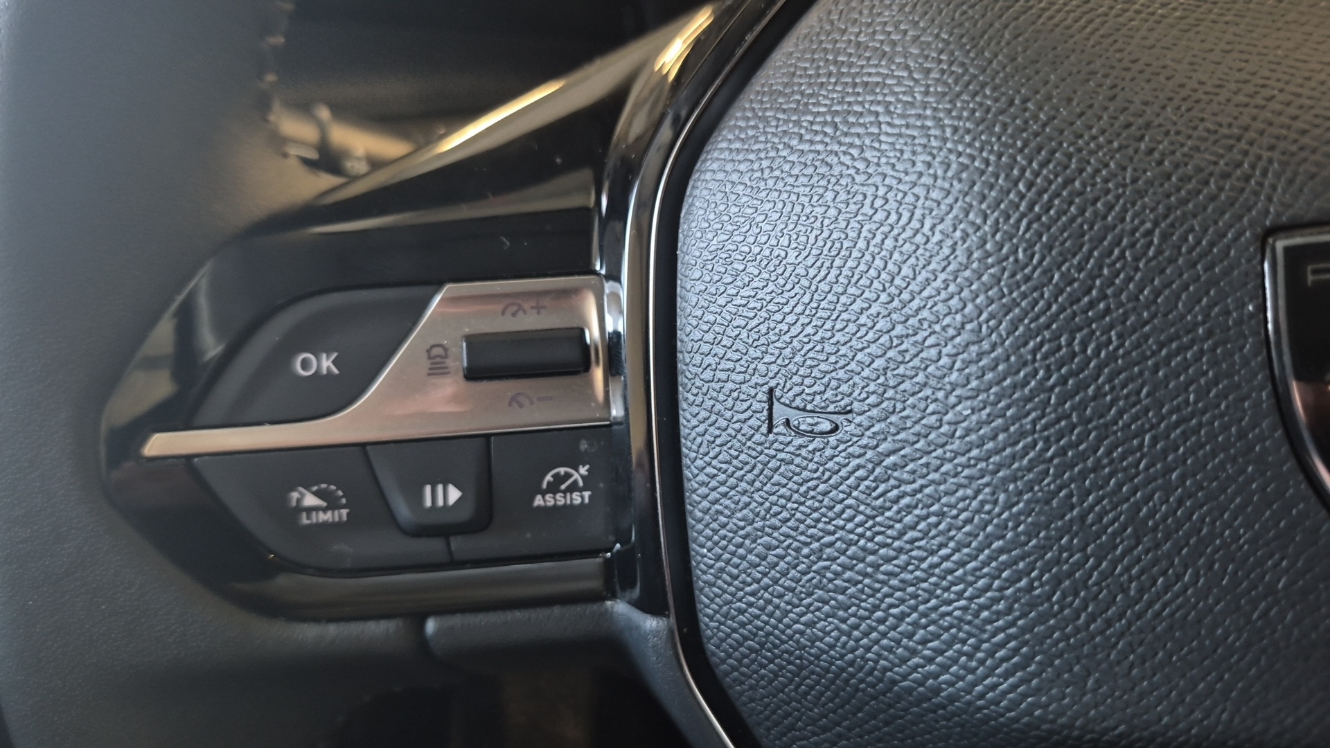 Photo 17 du véhicule PEUGEOT 308