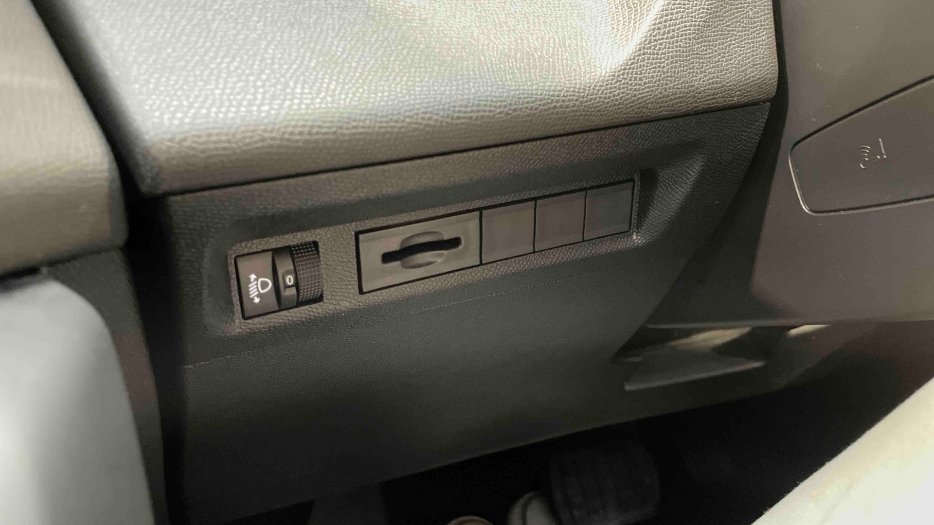 Photo 23 du véhicule PEUGEOT 308