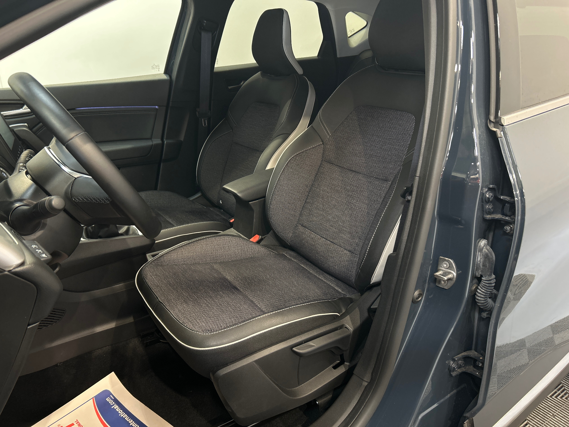 Photo 9 du véhicule RENAULT CAPTUR