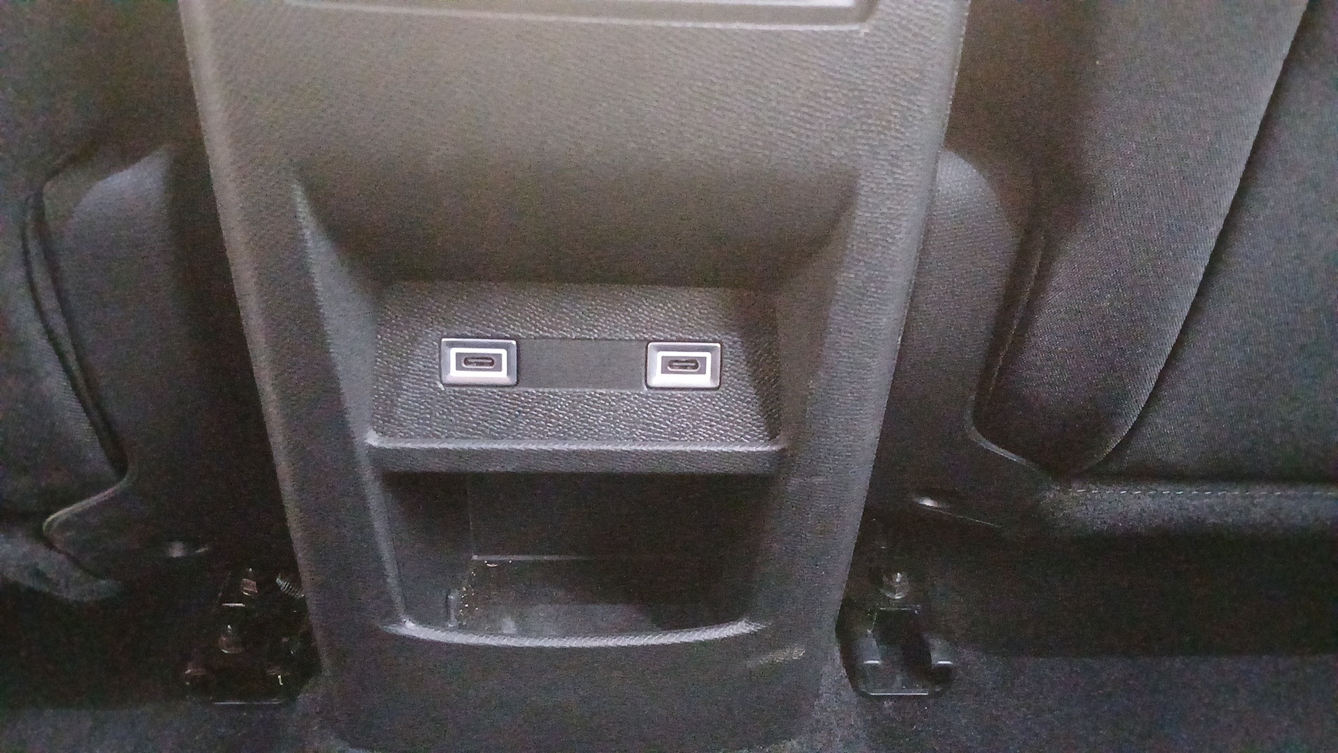 Photo 25 du véhicule PEUGEOT 408