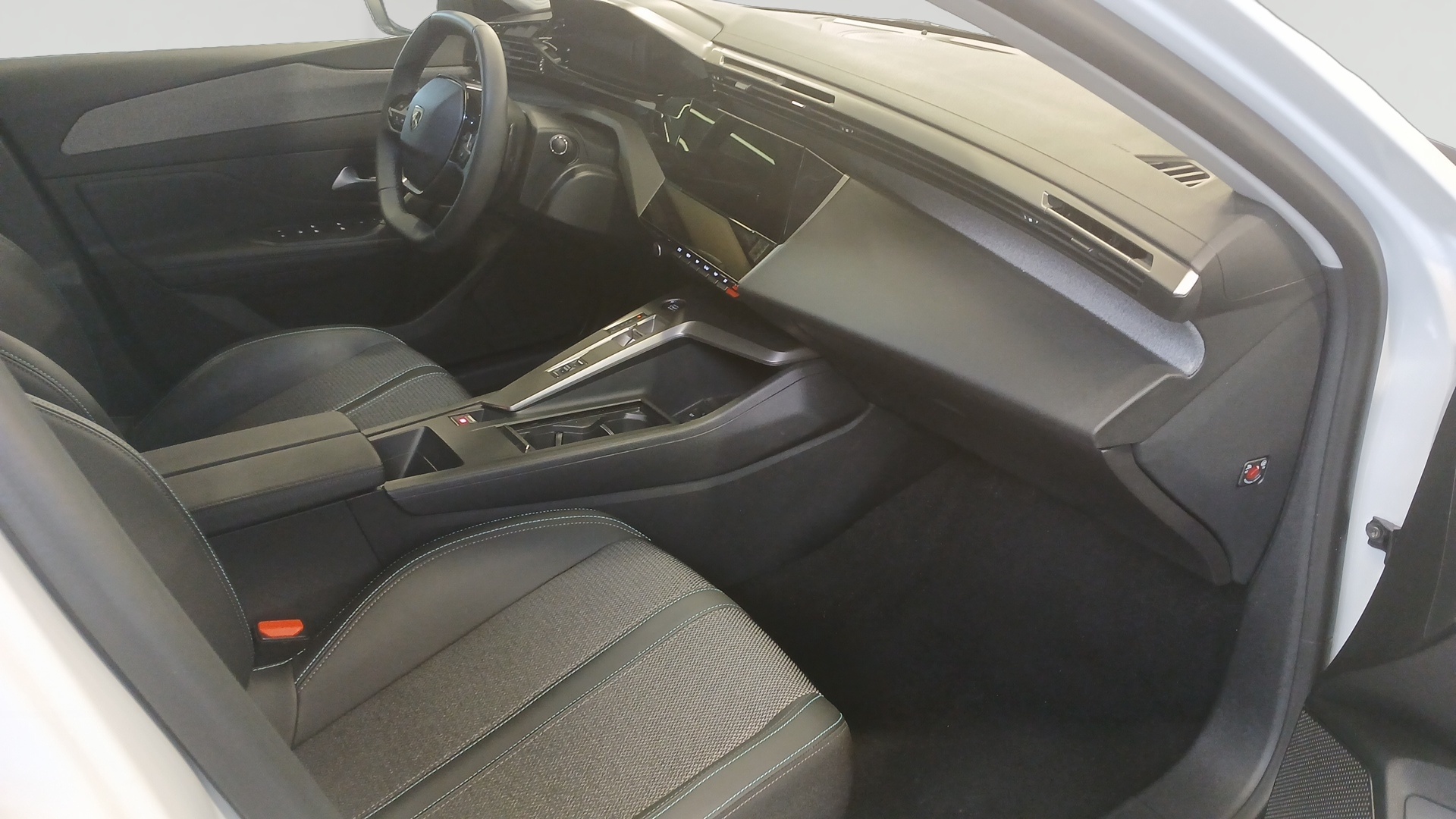 Photo 10 du véhicule PEUGEOT 408