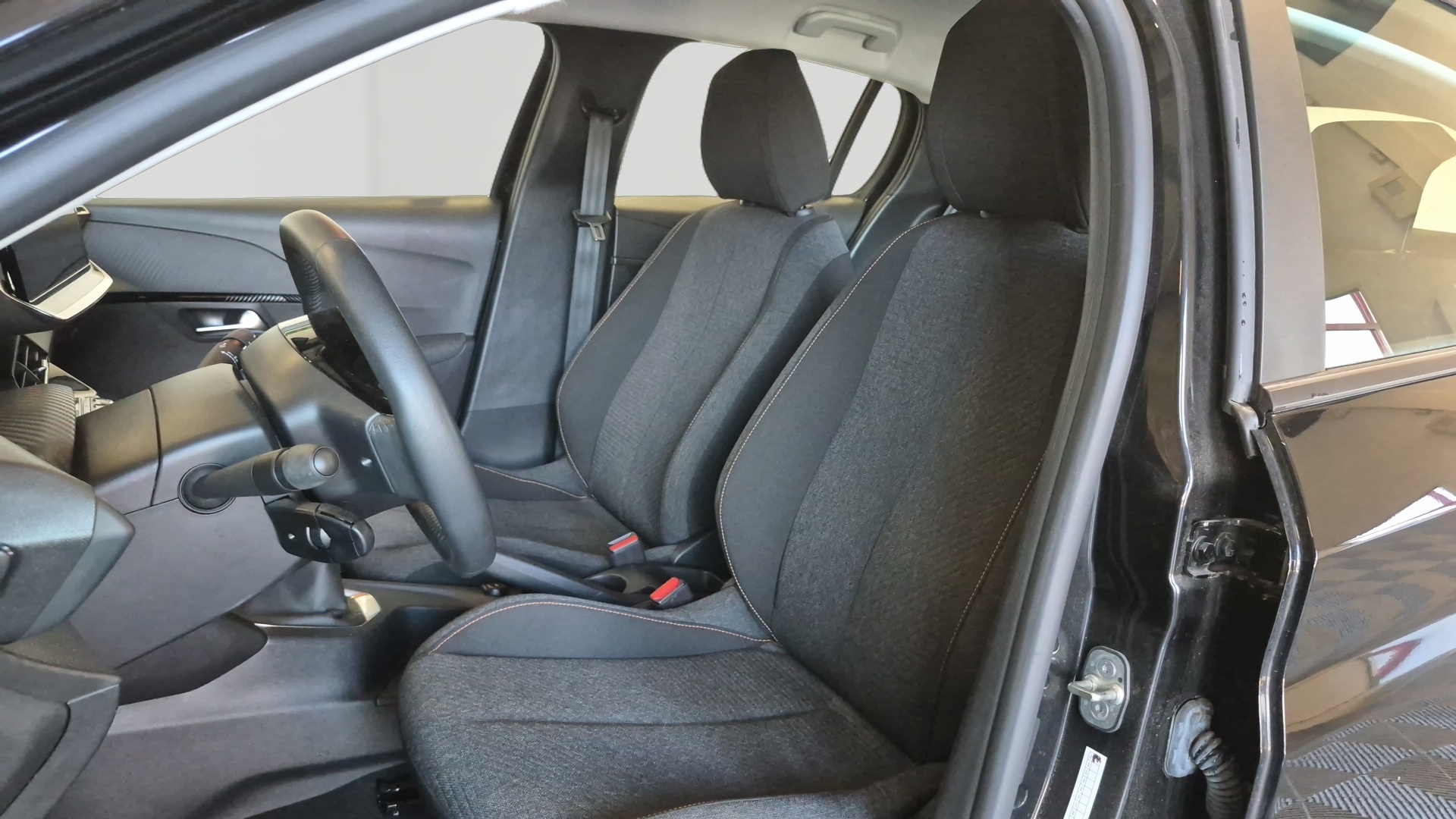 Photo 9 du véhicule PEUGEOT 208