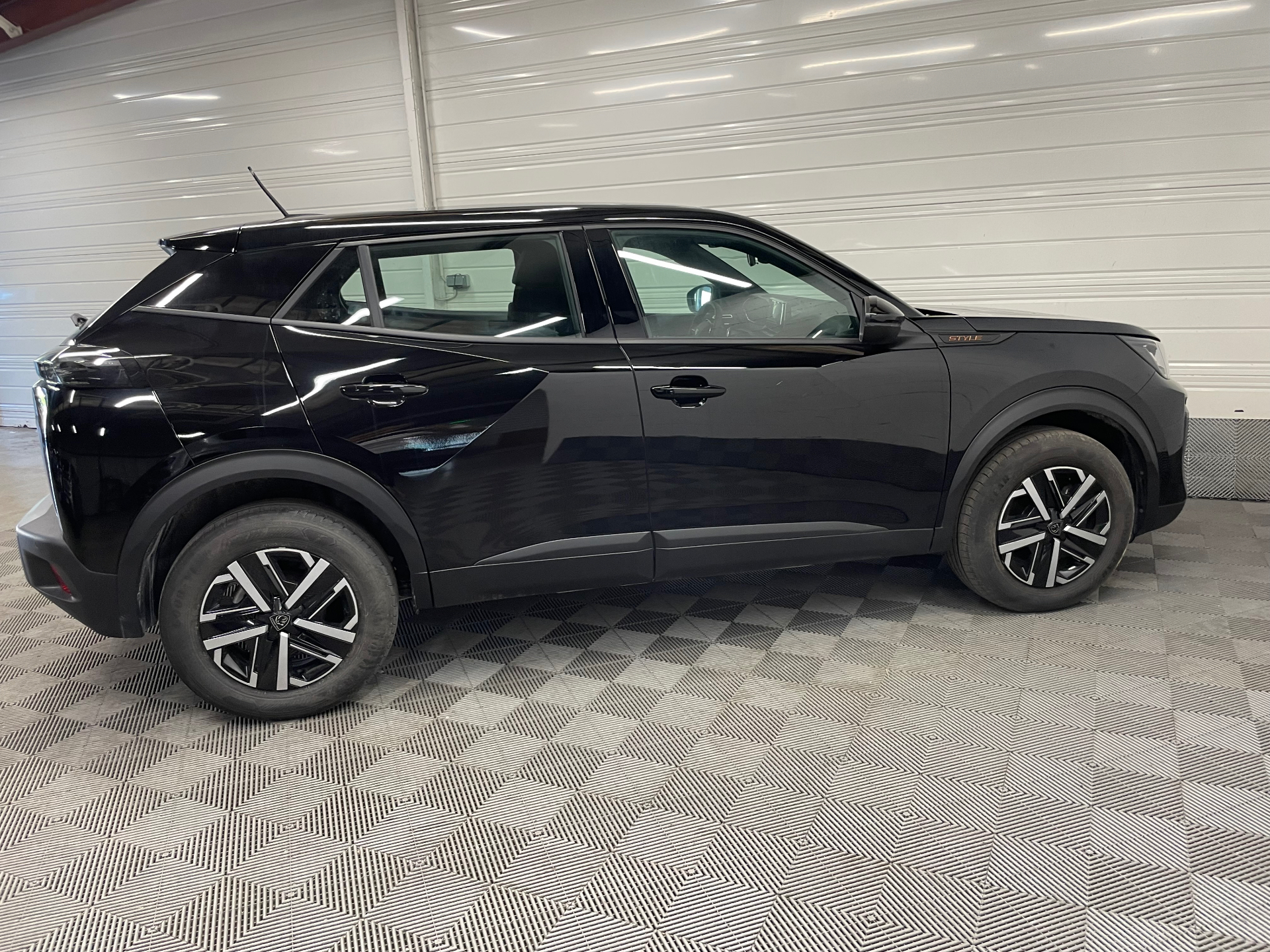 Photo 5 du véhicule PEUGEOT 2008