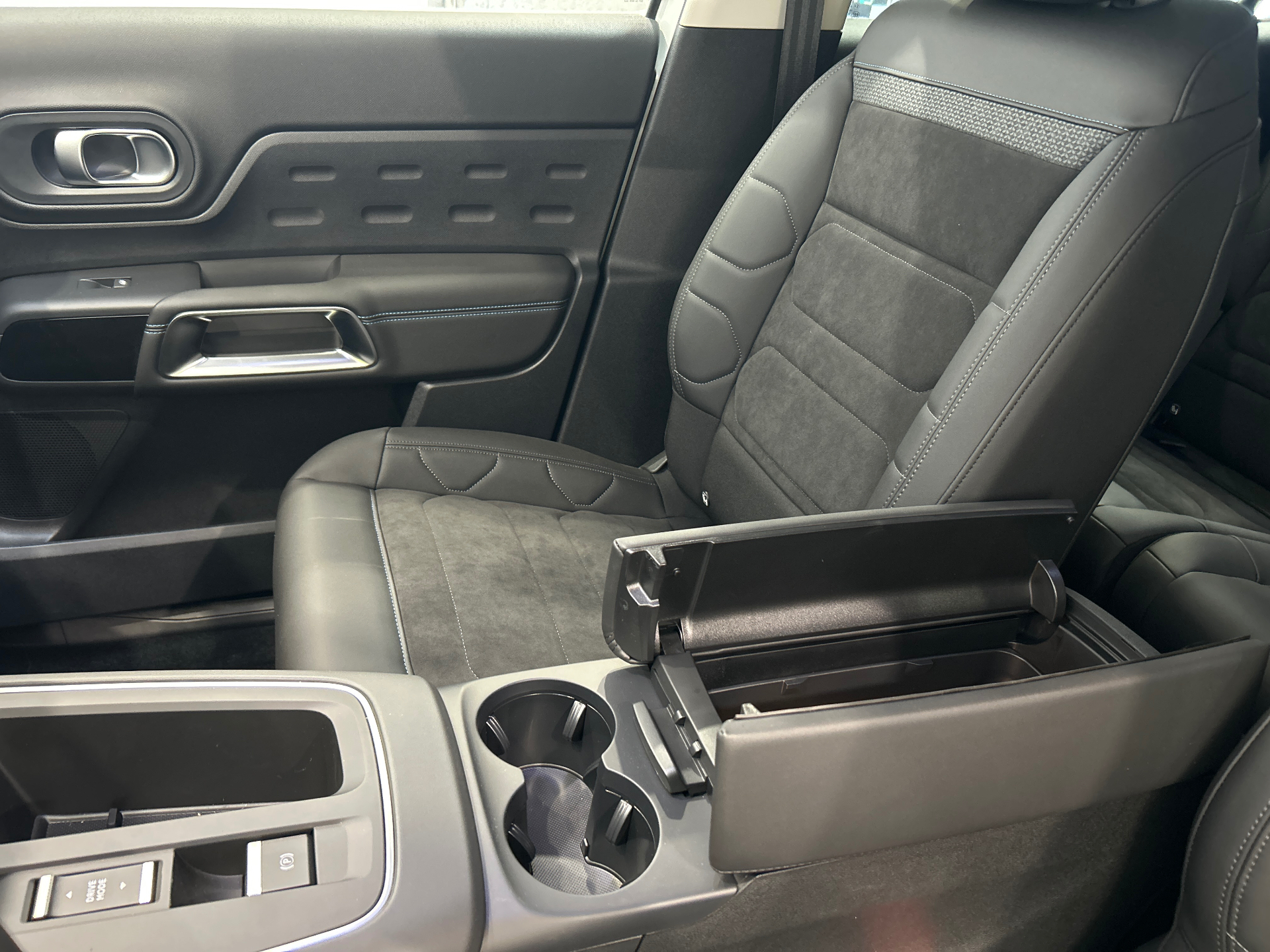 Photo 19 du véhicule CITROEN C5 AIRCROSS