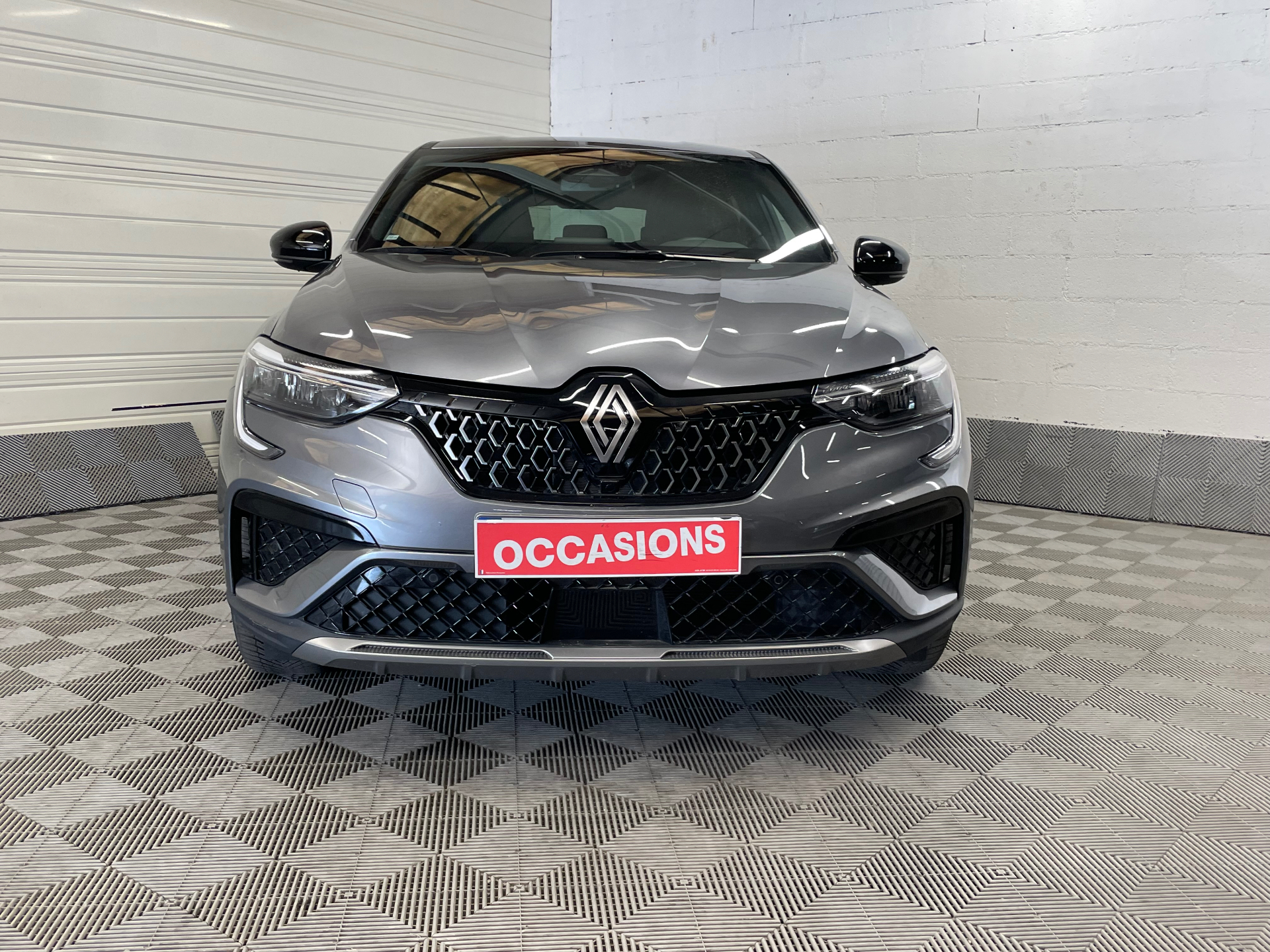 Photo 2 du véhicule RENAULT ARKANA