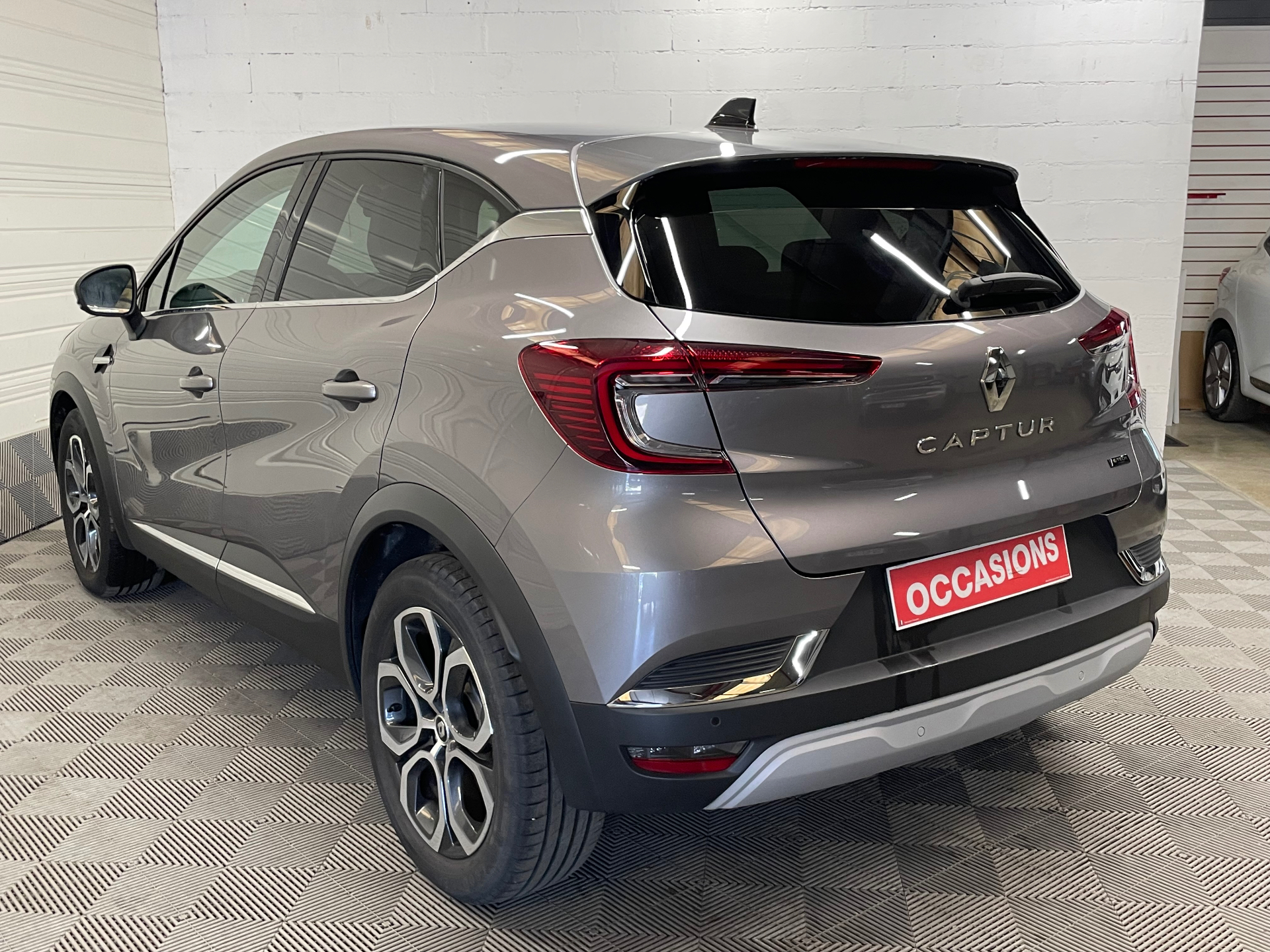 Photo 8 du véhicule RENAULT CAPTUR