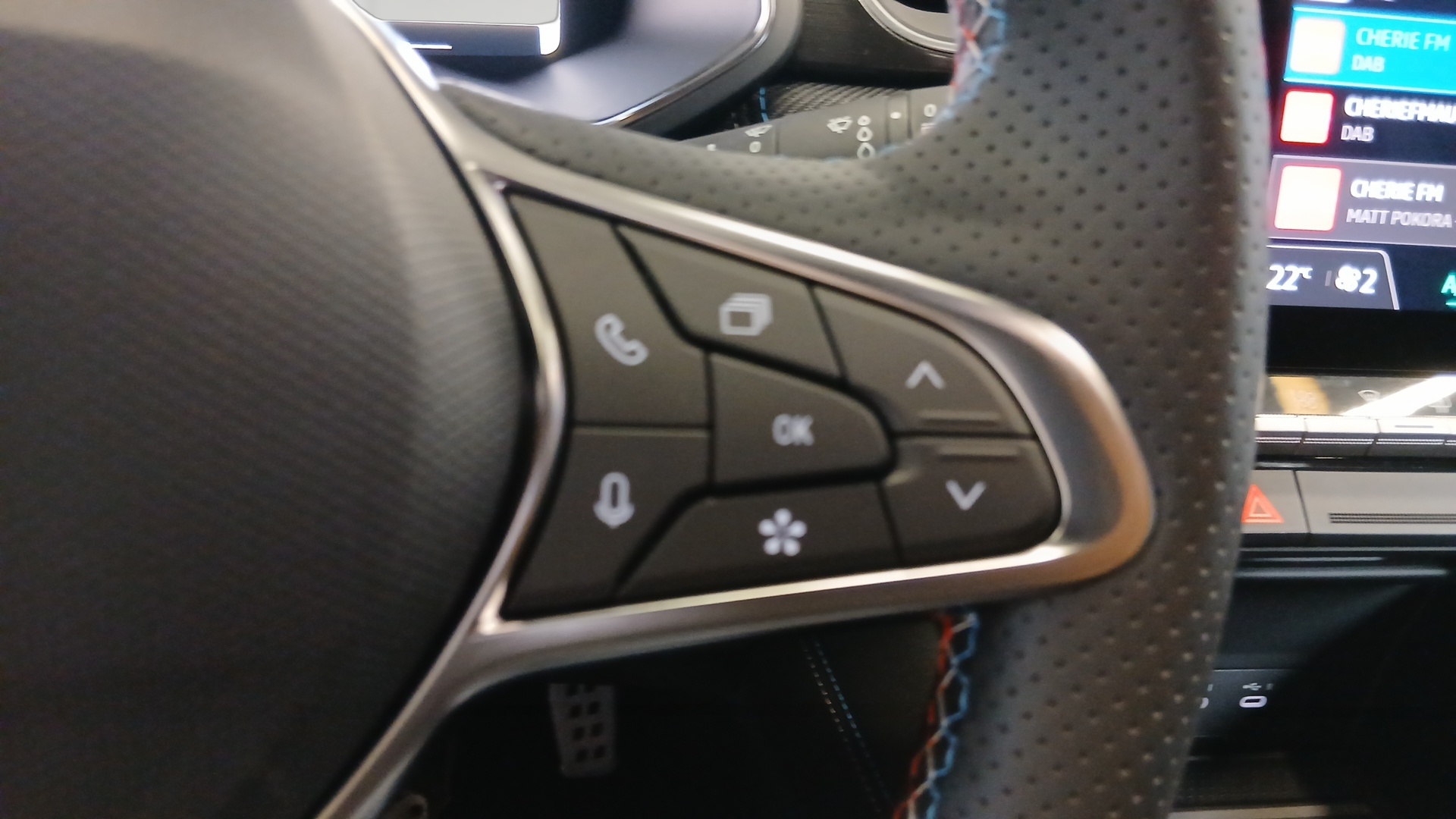 Photo 12 du véhicule RENAULT CAPTUR