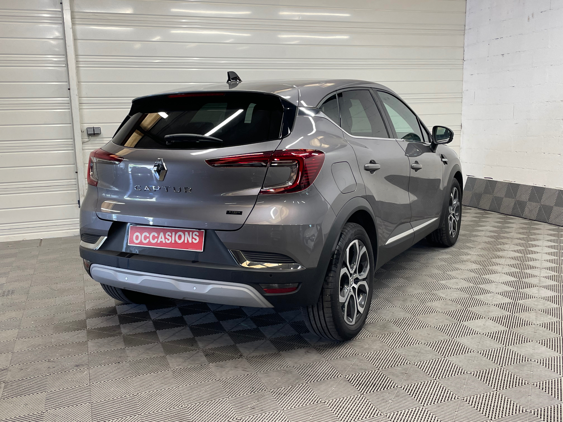 Photo 6 du véhicule RENAULT CAPTUR