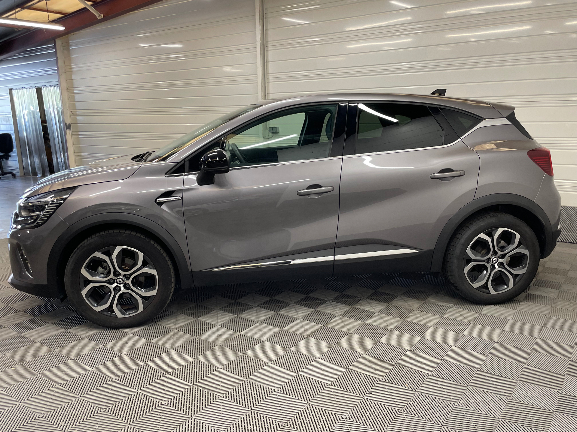 Photo 4 du véhicule RENAULT CAPTUR