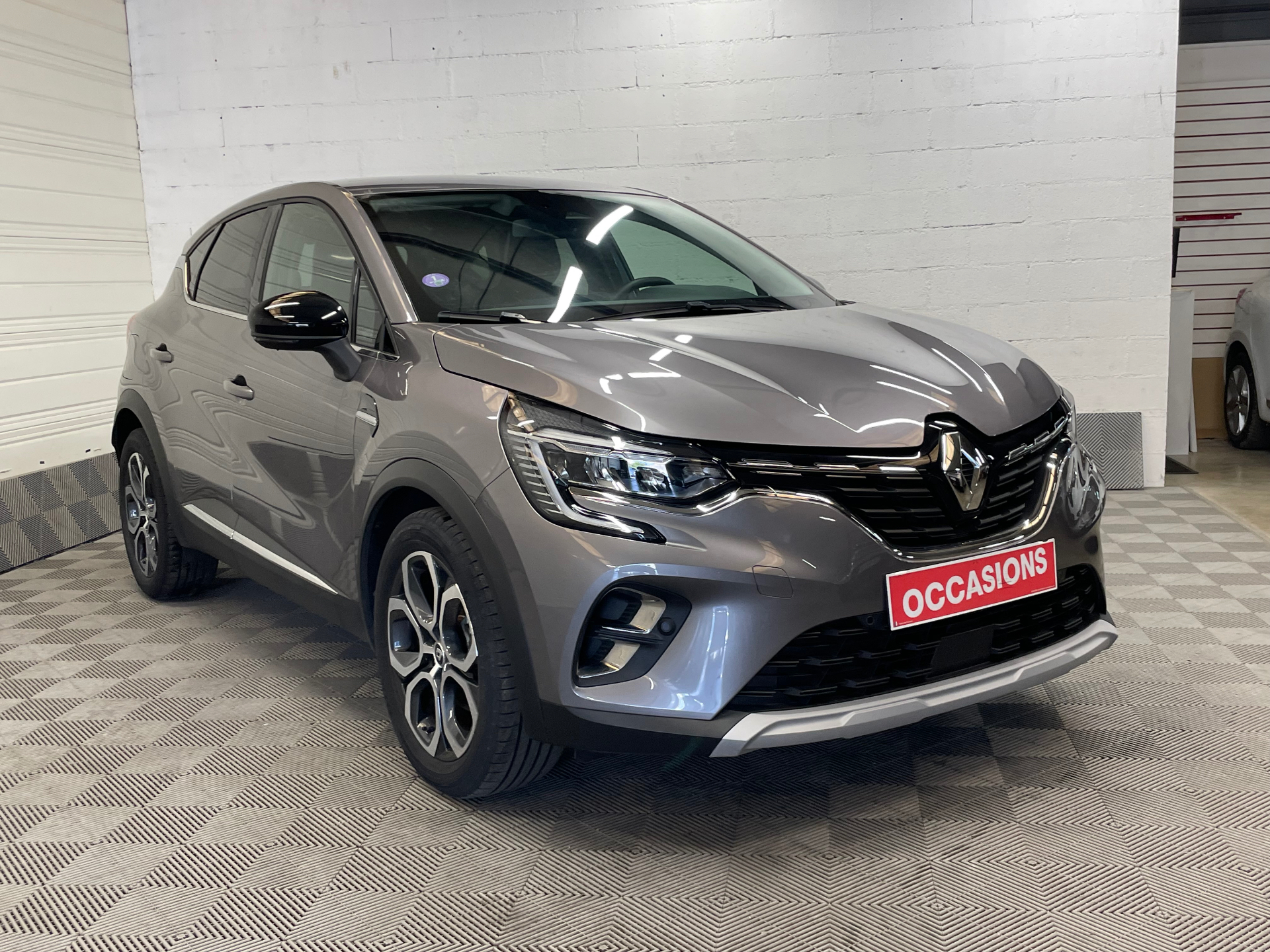 Photo 3 du véhicule RENAULT CAPTUR