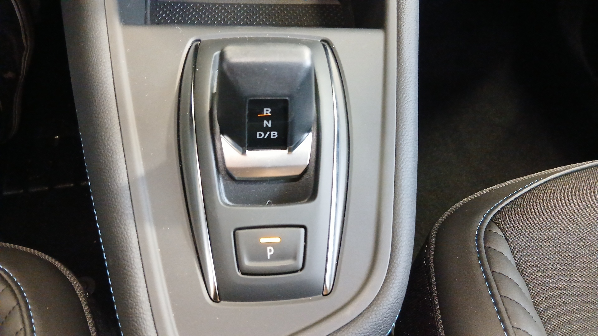 Photo 14 du véhicule RENAULT CAPTUR
