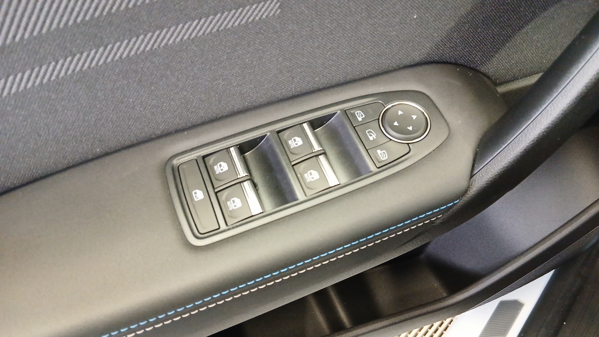 Photo 8 du véhicule RENAULT CAPTUR