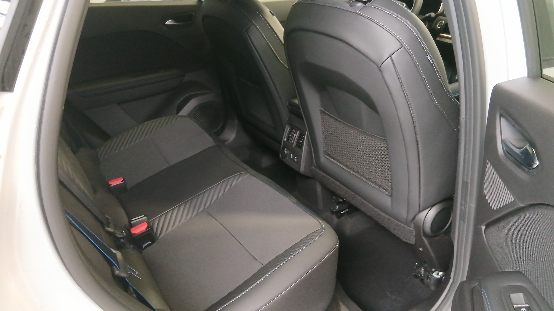 Photo 9 du véhicule RENAULT CAPTUR